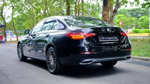 Mercedes C 200 Avantgarde Plus 3 Đuôi xe C200 Plus với cụm đèn hậu LED hình tinh thể (giống S-Class).