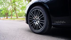 Mercedes C 200 Avantgarde Plus 4 Mâm hợp kim 18 inch thiết kế đa chấu (Multi-spoke), độc quyền trên C200 Plus.
