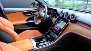 Mercedes C 200 Avantgarde Plus 5 Nội thất C200 Plus bọc da Artico và ốp gỗ Open-pore màu nâu/đen sang trọng.