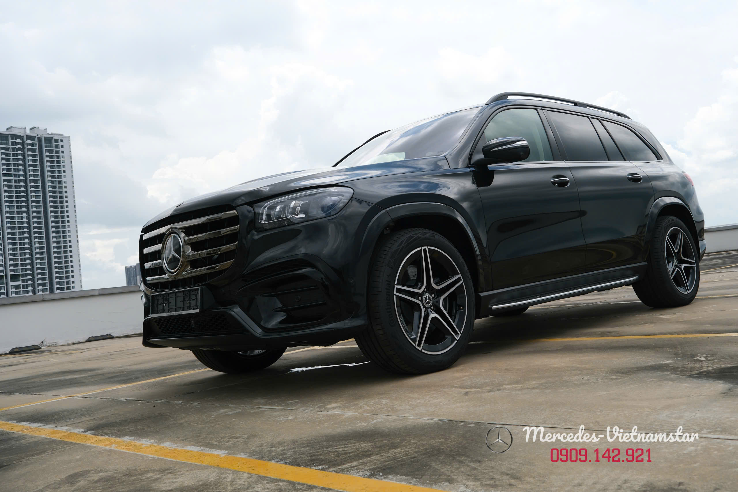 Mercedes-Benz GLS 450 Edition 30 31 Lưới tản nhiệt mạ chrome đặc trưng của Mercedes GLS Edition 30.