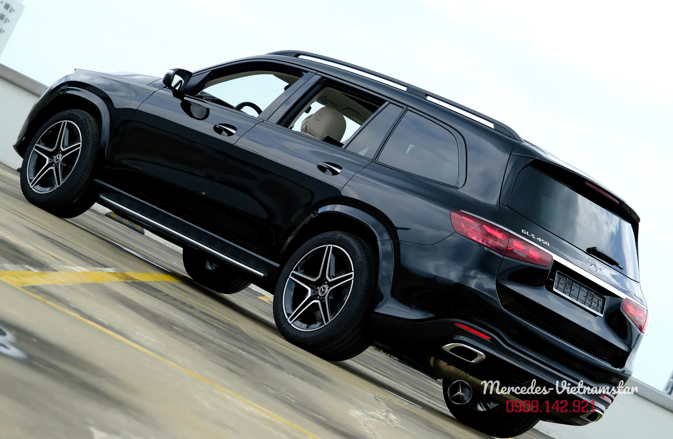 Mercedes-Benz GLS 450 Edition 30 42 Bệ bước chân hợp kim nhôm sáng bóng trên GLS 450 Edition 30.