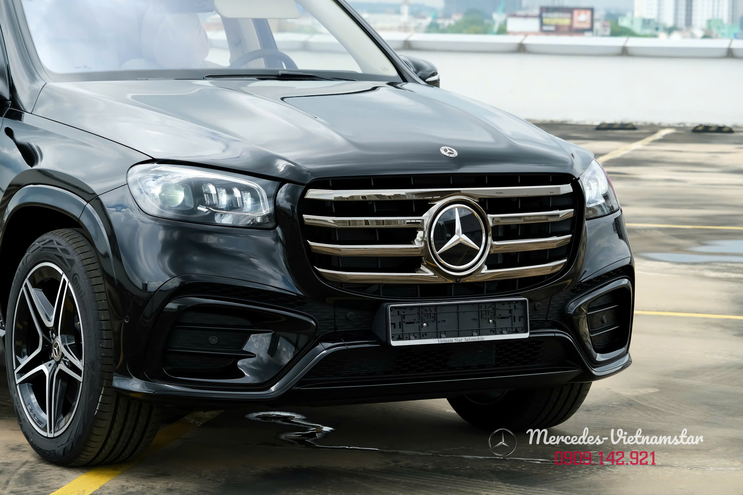 Mercedes-Benz GLS 450 Edition 30 18 Lưới tản nhiệt mạ chrome đặc trưng của Mercedes GLS Edition 30.