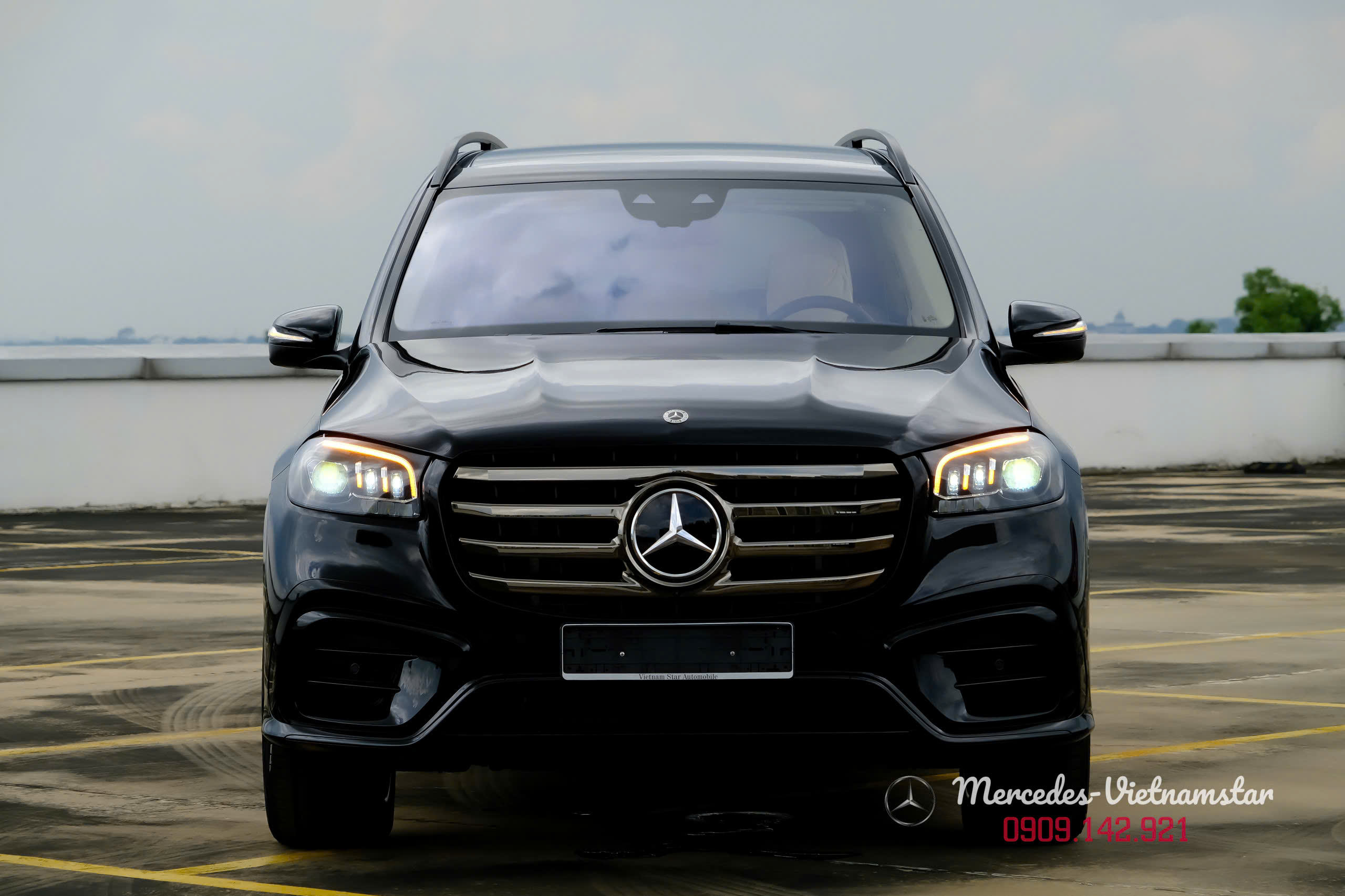 Mercedes-Benz GLS 450 Edition 30 10 Mercedes GLS 450 Edition 30 tổng thể, ngoại thất độc quyền.