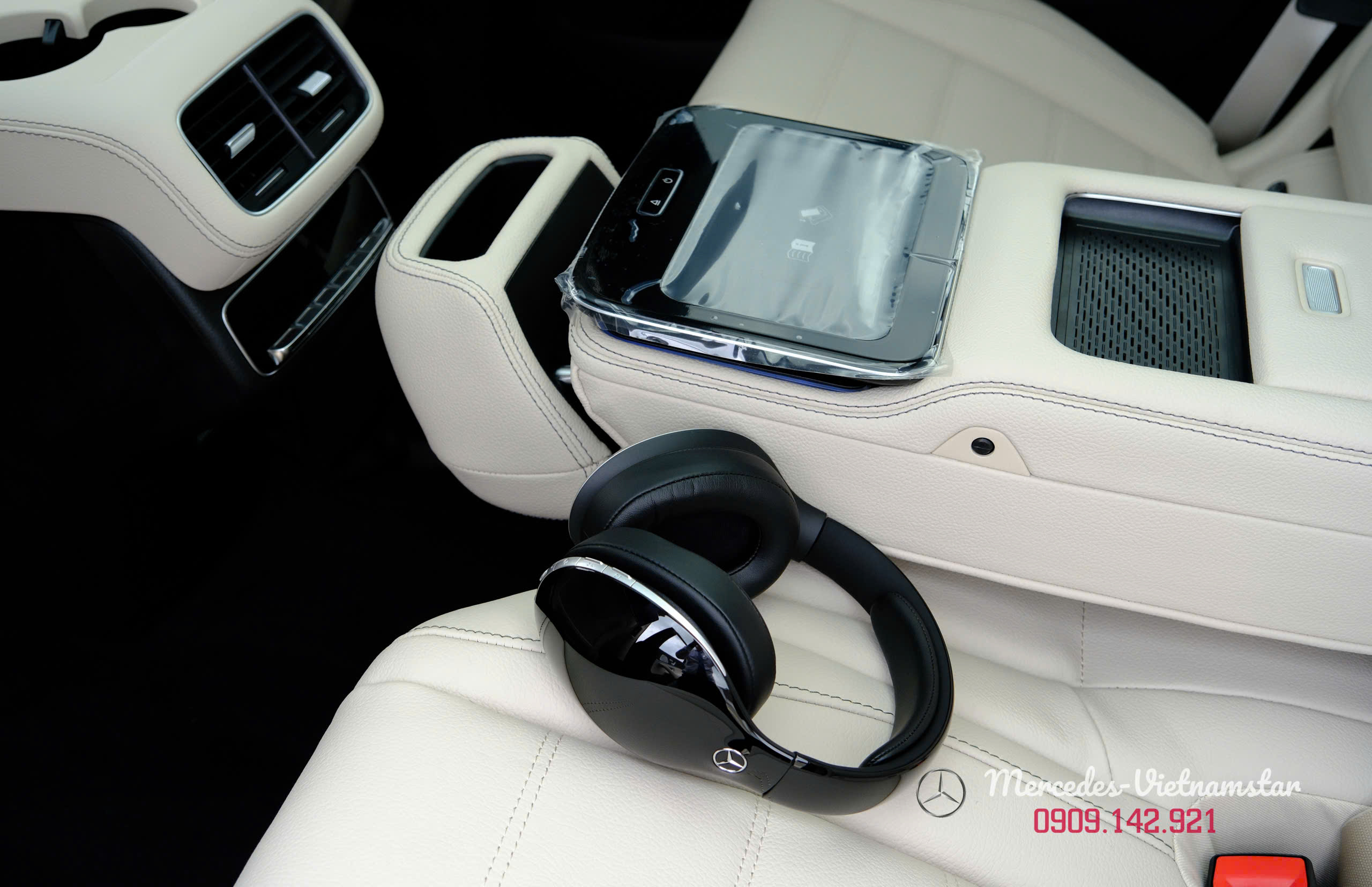 Mercedes-Benz GLS 450 Edition 30 35 Khoảng để chân (legroom) thoải mái ở hàng ghế thứ hai GLS 450 Edition 30.