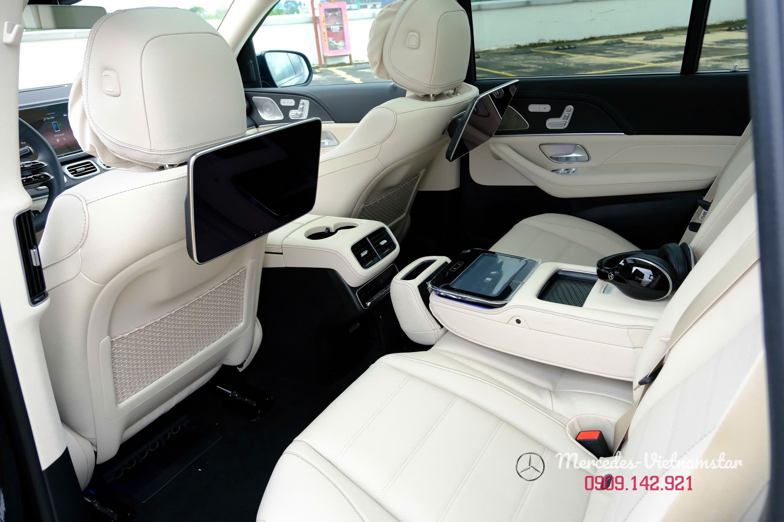 Mercedes-Benz GLS 450 Edition 30 28 Hai màn hình giải trí MBUX 11.6 inch cho hàng ghế sau GLS 450 Edition 30.