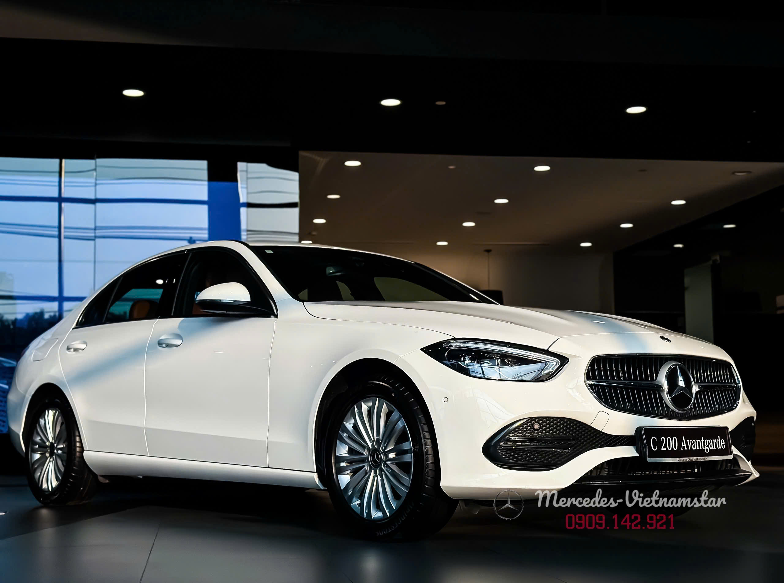 C 200 Avantgarde 7 Mercedes C200 Avantgarde thế hệ mới (W206) màu Trắng Polar.