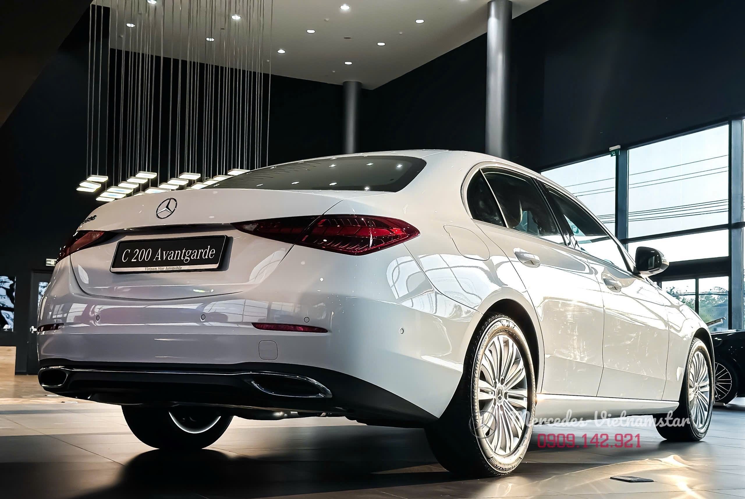 C 200 Avantgarde 23 Thân xe sedan C200 với đường nét thiết kế khí động học.