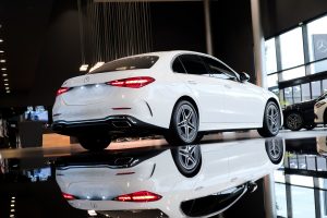 Mercedes-Benz C 300 AMG 2 Đèn hậu LED mới mẻ, vuốt nhọn, hoàn thiện vẻ ngoài của C300 AMG.