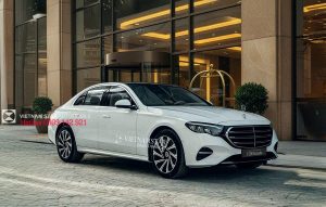 E 200 Exclusive Class All New 2025 3 logo ngôi sao ba cánh thiết kế đứng kiêu hãnh trên nắp capo mercedes e 200 exclusive