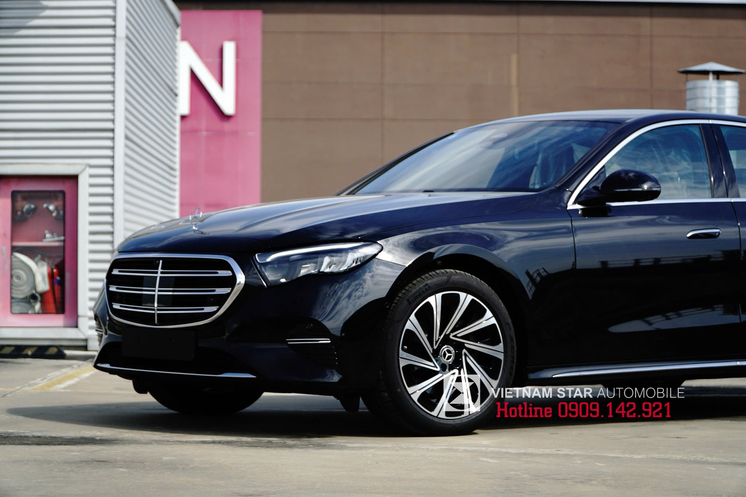 E 200 Exclusive Class All New 2025 9 cụm đèn trước LED High Performance của mercedes e200 exclusive all new 2025