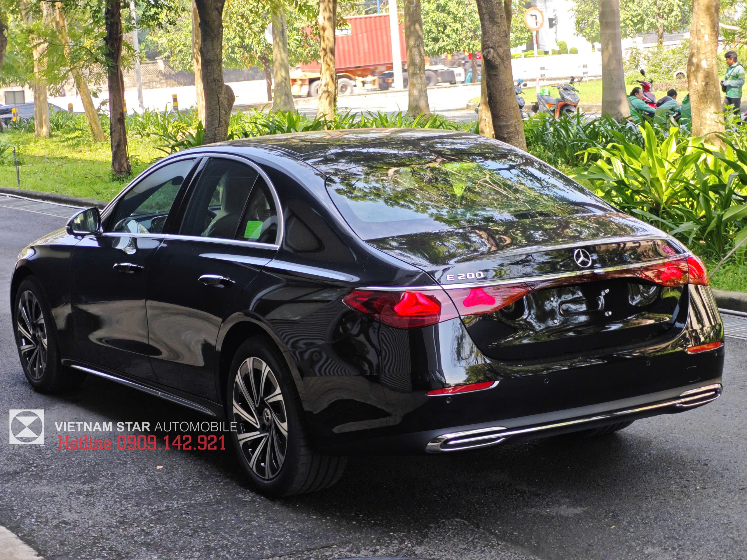 E 200 Exclusive Class All New 2025 11 mâm hợp kim 19-inch 10 chấu thiết kế exclusive của mercedes e 200 2025