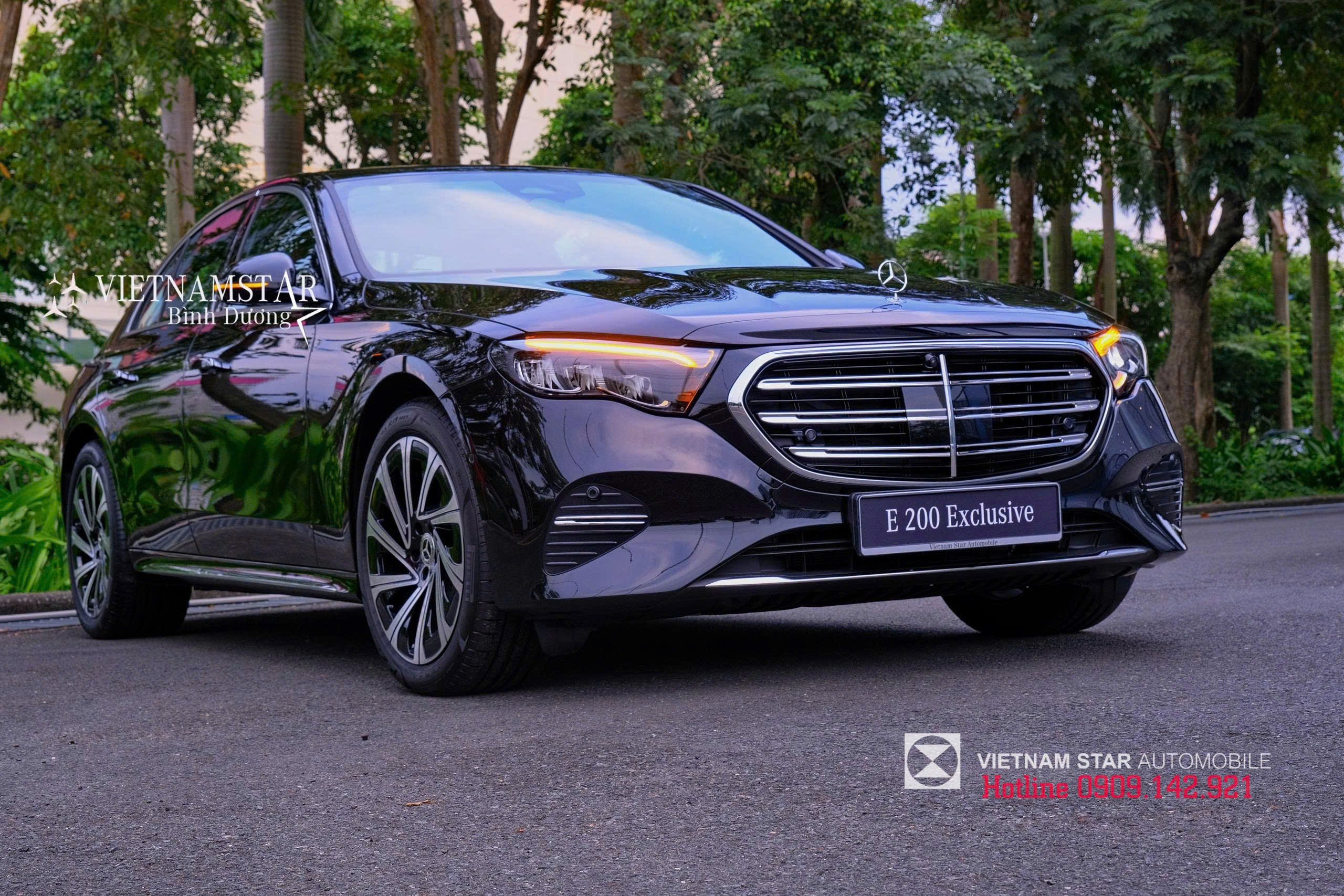 E 200 All New 2025 8 ngôi sao ba cánh đứng kiêu hãnh trên nắp capo mercedes e 200 exclusive 2025