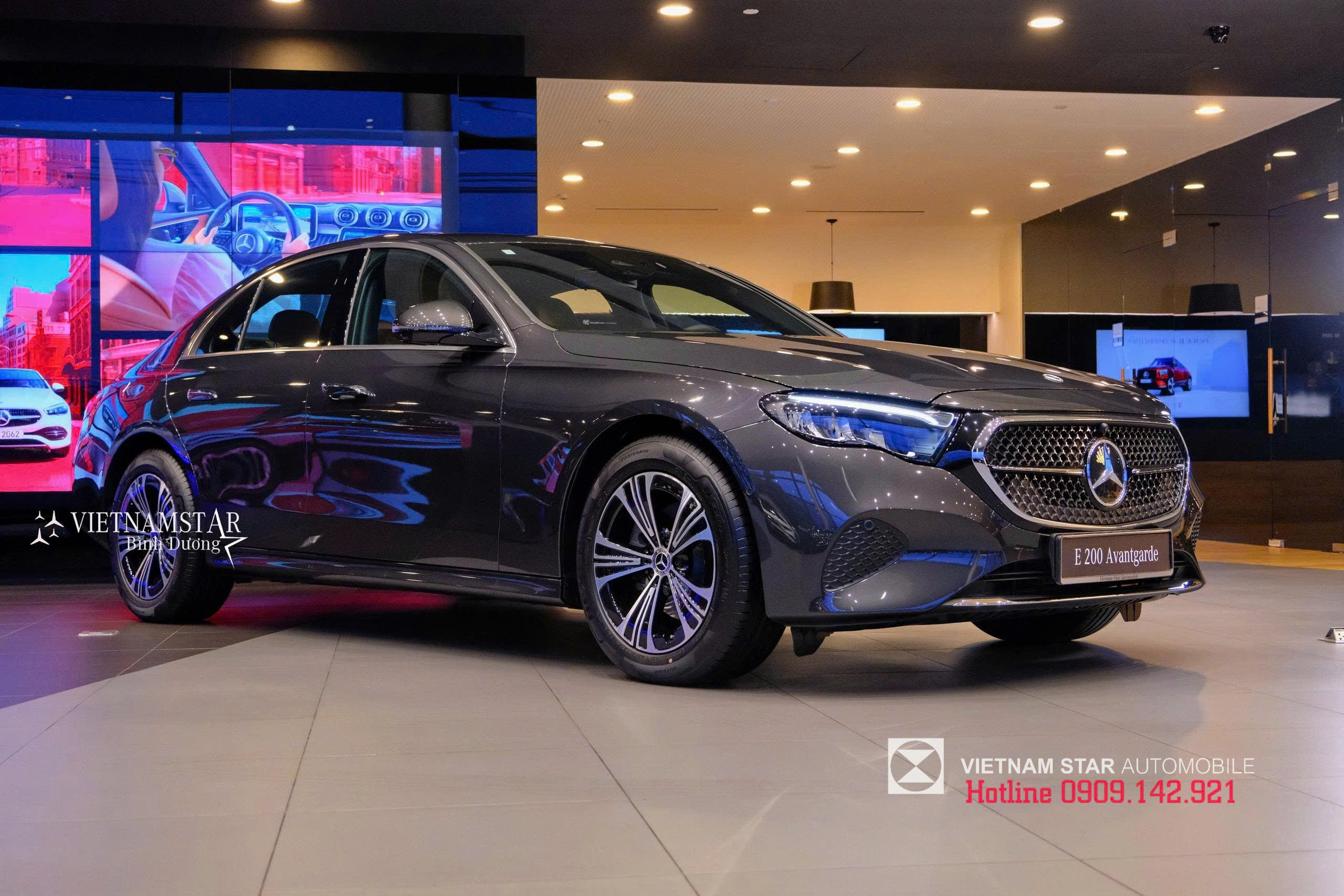 gương chiếu hậu mercedes e200 avantgarde tích hợp đèn báo rẽ và tính năng chống chói tự động