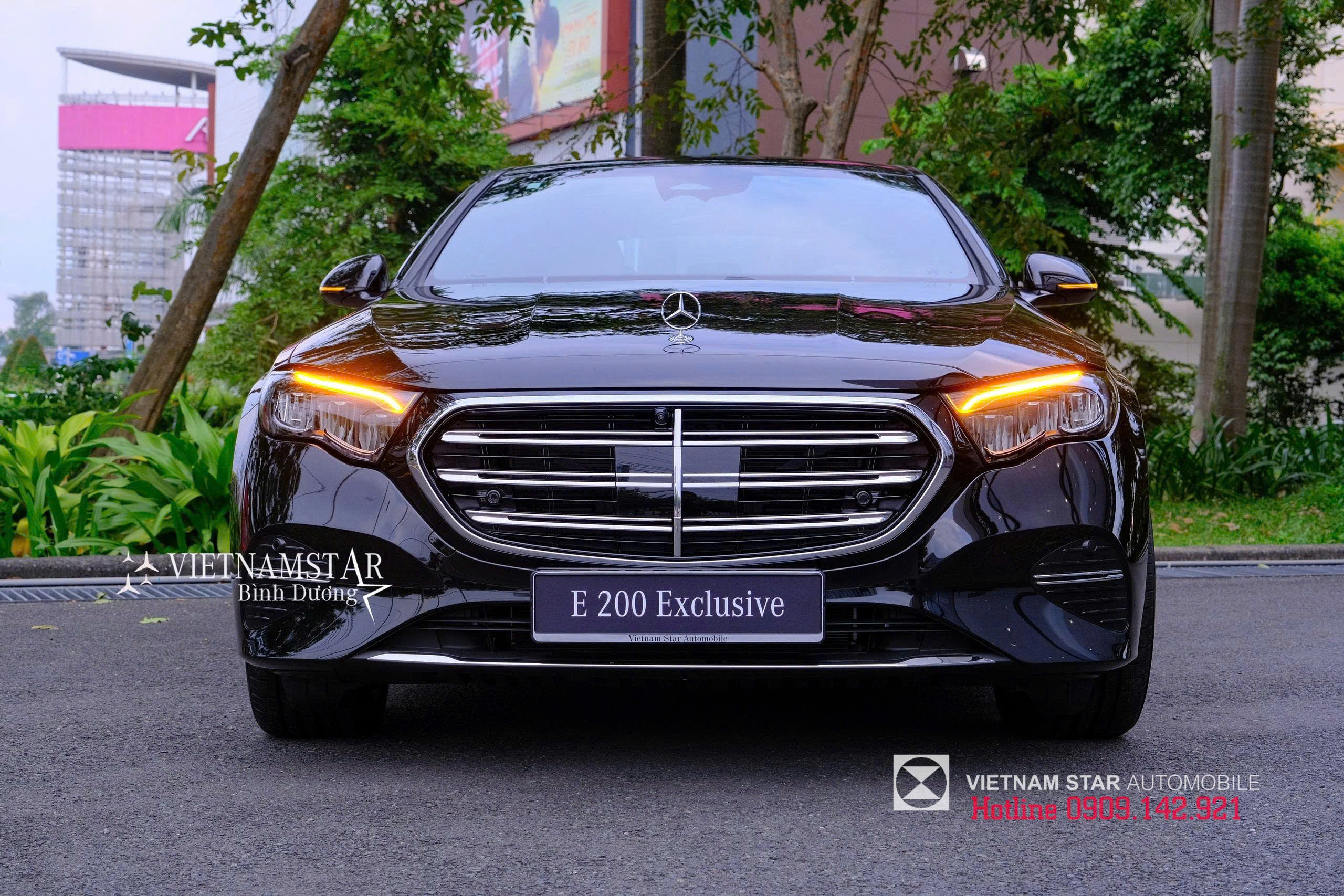 E 200 Exclusive Class All New 2025 5 mercedes-benz e 200 exclusive 2025 màu đen ngôi sao đứng truyền thống