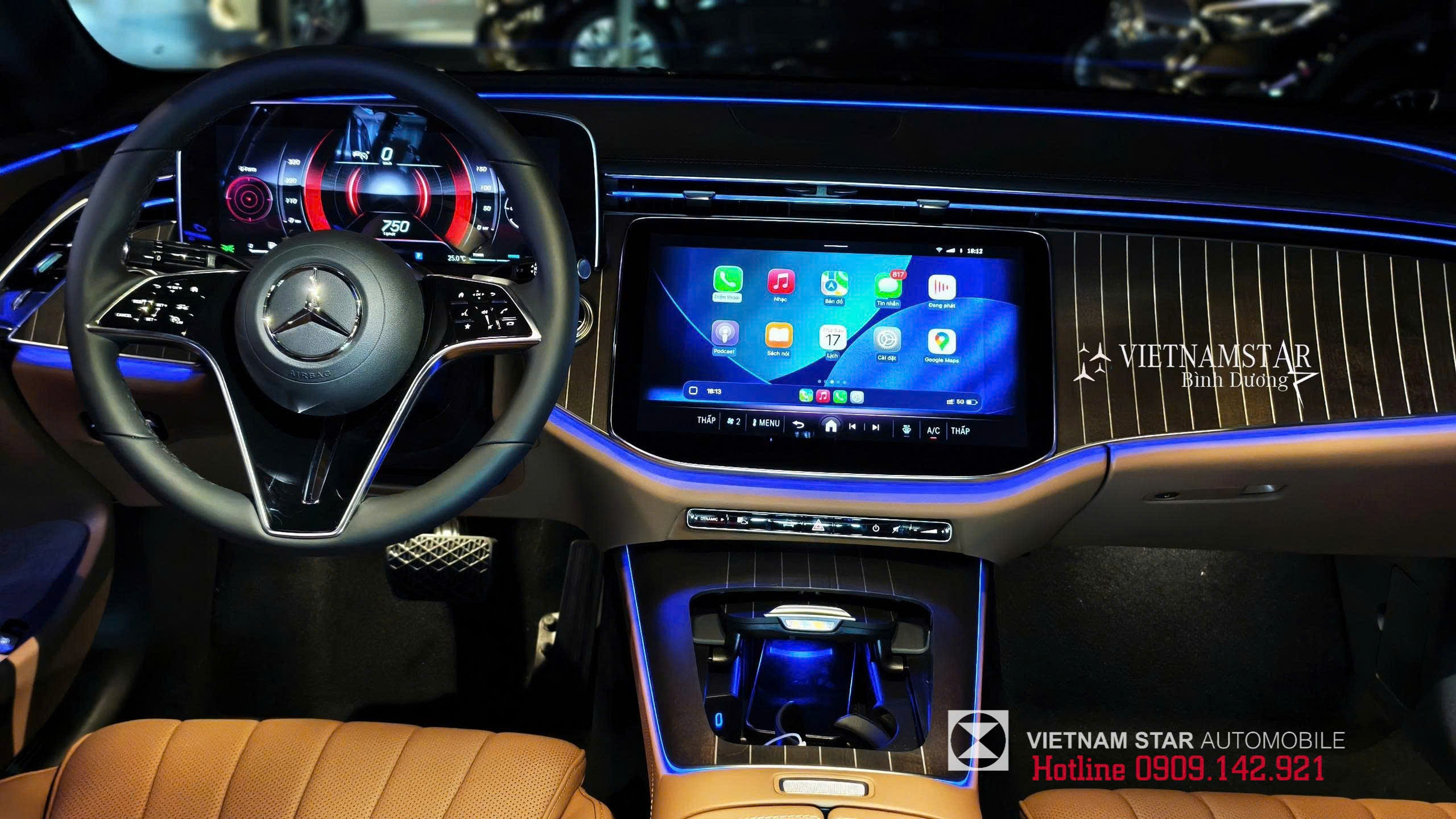 E 200 Exclusive Class All New 2025 21 nội thất mercedes e200 exclusive 2025 ốp gỗ vân mở màu nâu và da ARTICO cao cấp