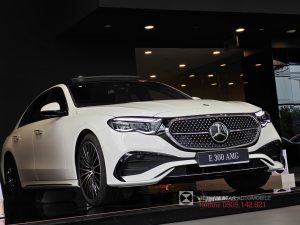 cận cảnh đầu xe E300 AMG all new mới ra mắt