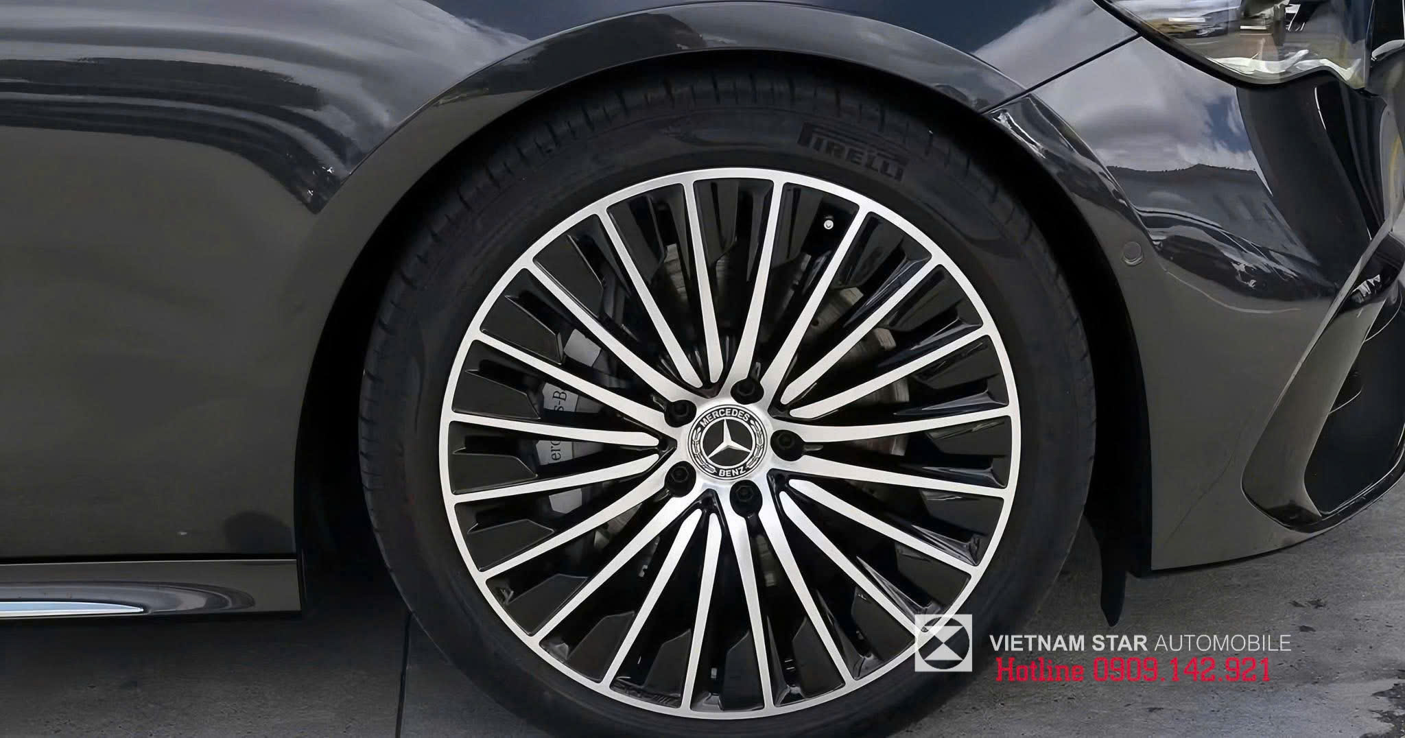 E 300 AMG All New 8 mâm xe amg 20 inch đa chấu màu đen bóng trên mercedes e300 2025