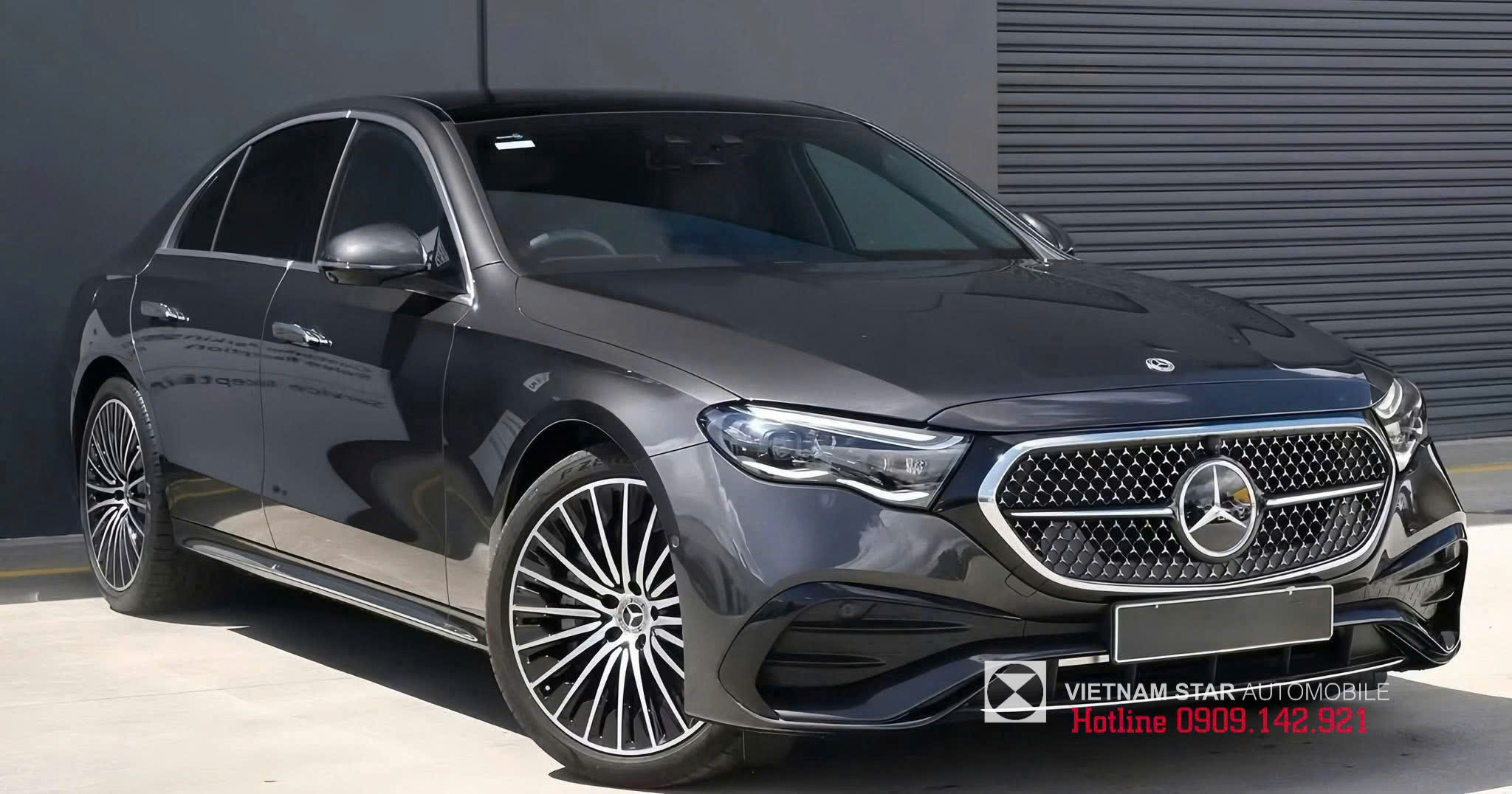 E 300 AMG All New 7 đầu xe e300 amg 2025 màu đen lưới tản nhiệt kim cương và logo ngôi sao lớn ở giữa