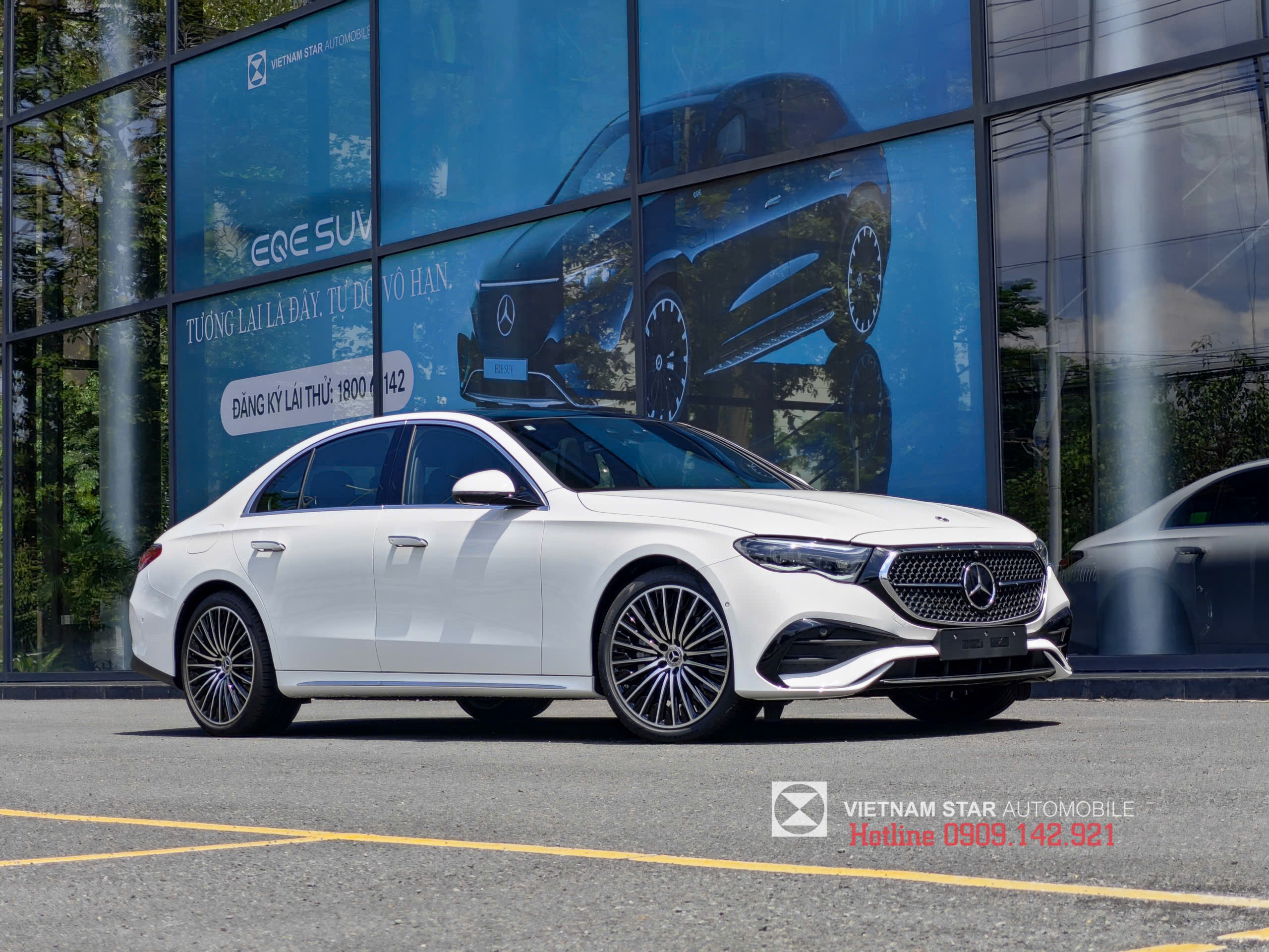 E 300 AMG 2025 "All New" 8 đầu xe mercedes e300 all new 2025 đèn digital light lưới tản nhiệt ngôi sao