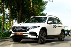 Mercedes EQB 250 Plus 2025 màu trắng tổng thể, thiết kế hiện đại.