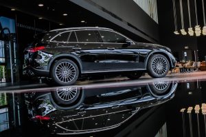 GLC 300 V2 2025 7 cánh lướt gió amg và ống xả kép mạ chrome trên glc 300 4matic