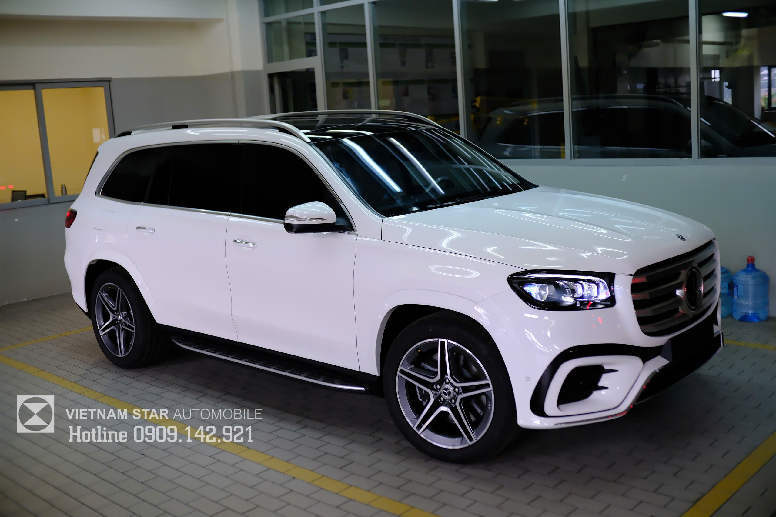 GLS 450 Facelift 2025 màu trắng tinh tế, biểu tượng của đẳng cấp thượng lưu.