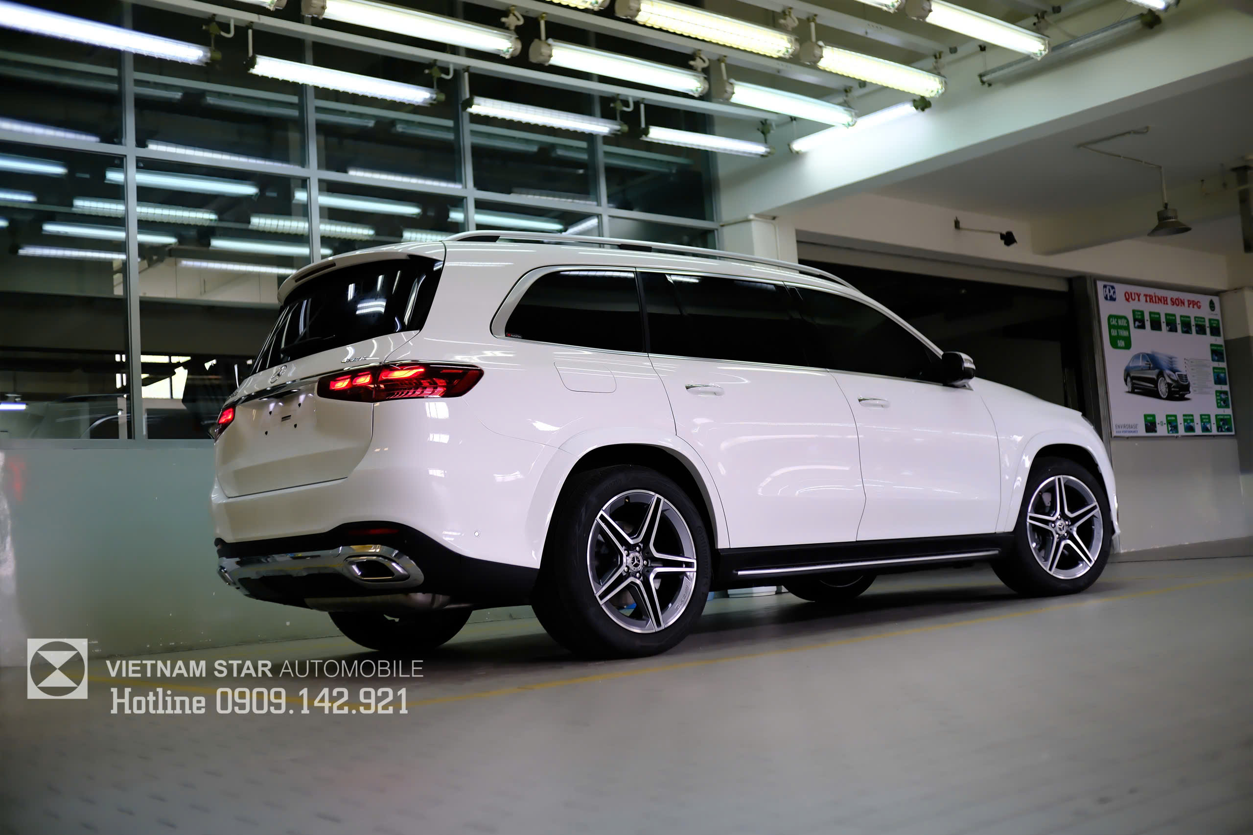 GLS 450 Facelift 2025 màu trắng tinh tế, biểu tượng của đẳng cấp thượng lưu.