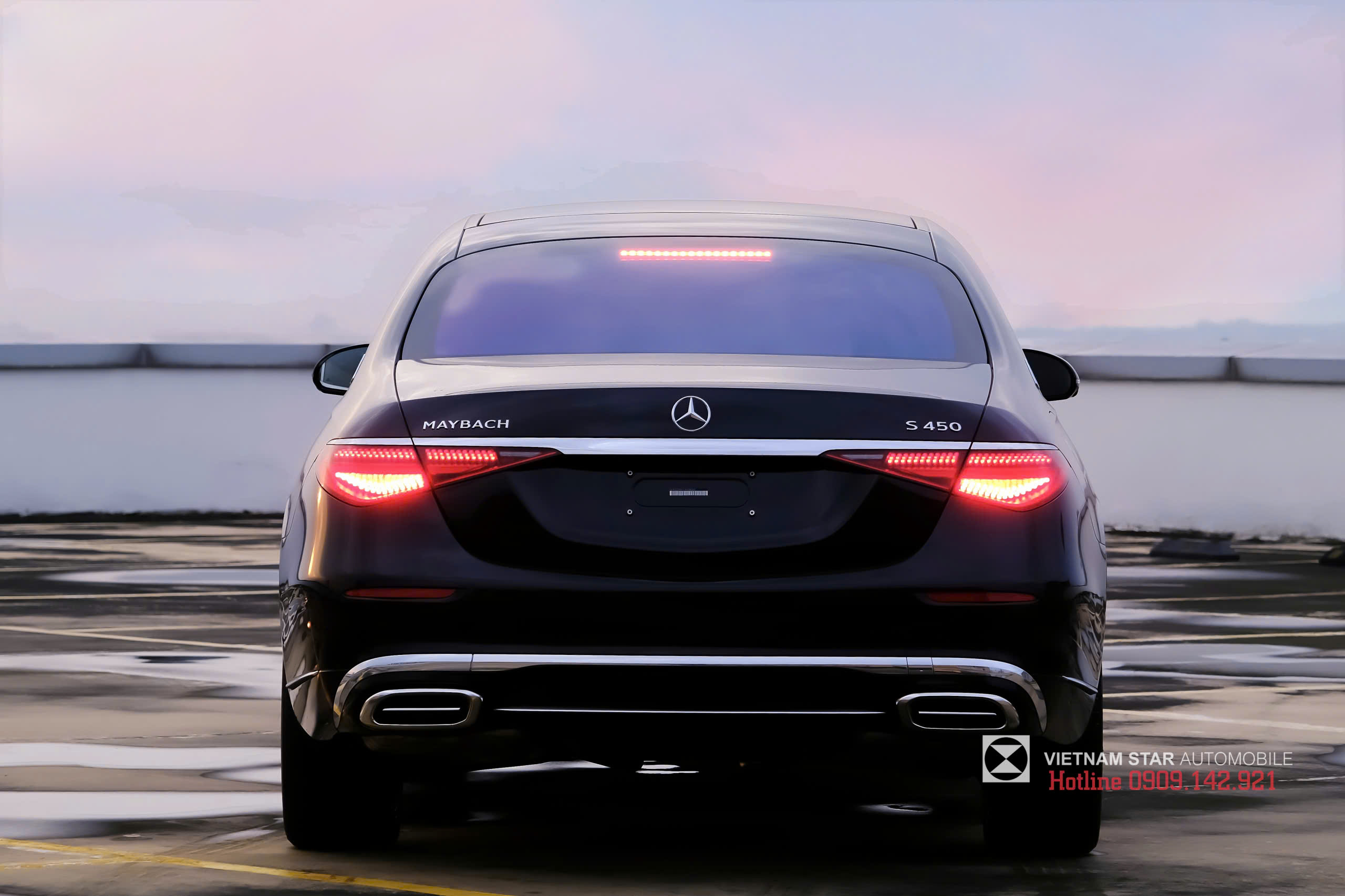 Đuôi xe Maybach S450 2025 với cụm đèn hậu LED mới