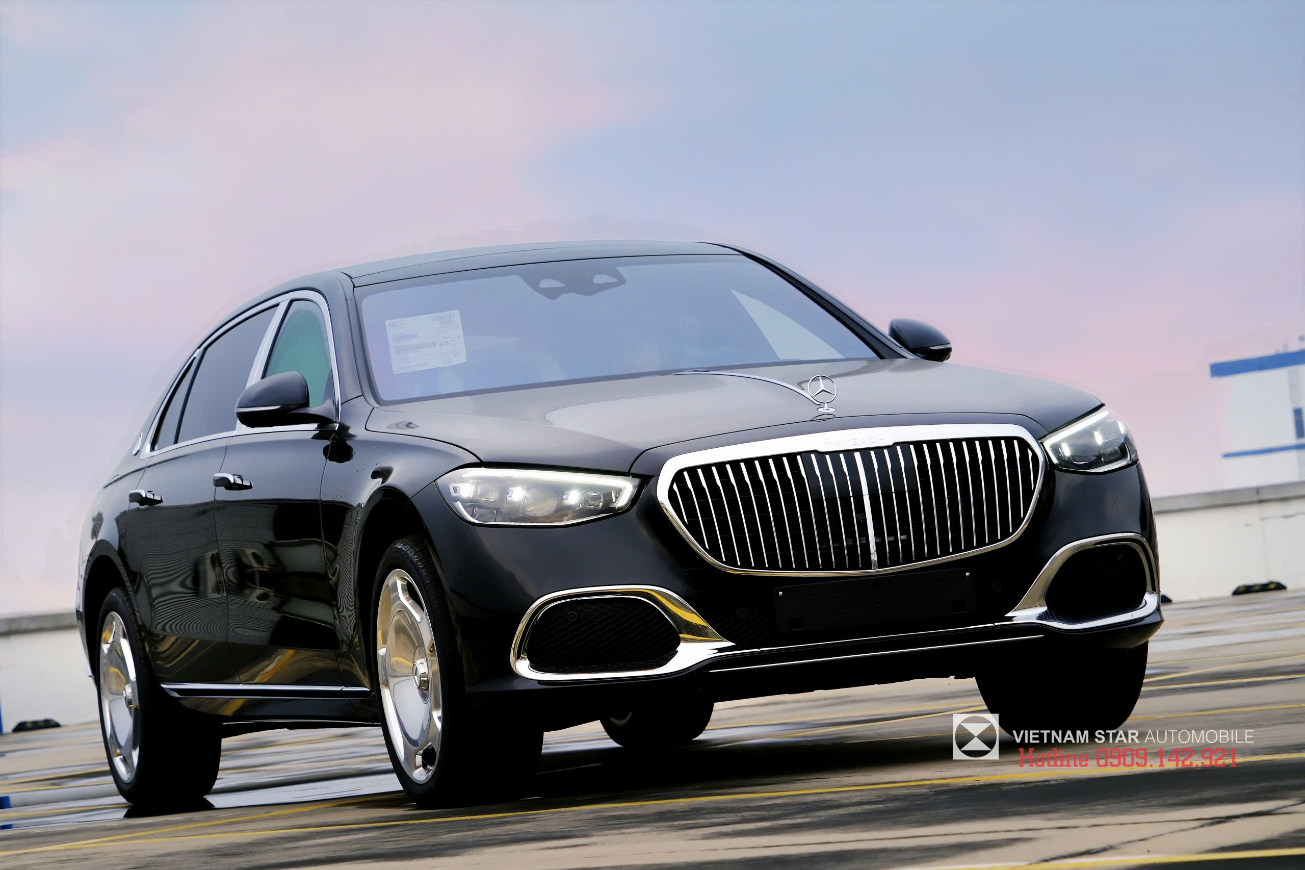 “Mercedes Maybach S450 4MATIC phiên bản 2025 nhìn trực diện”