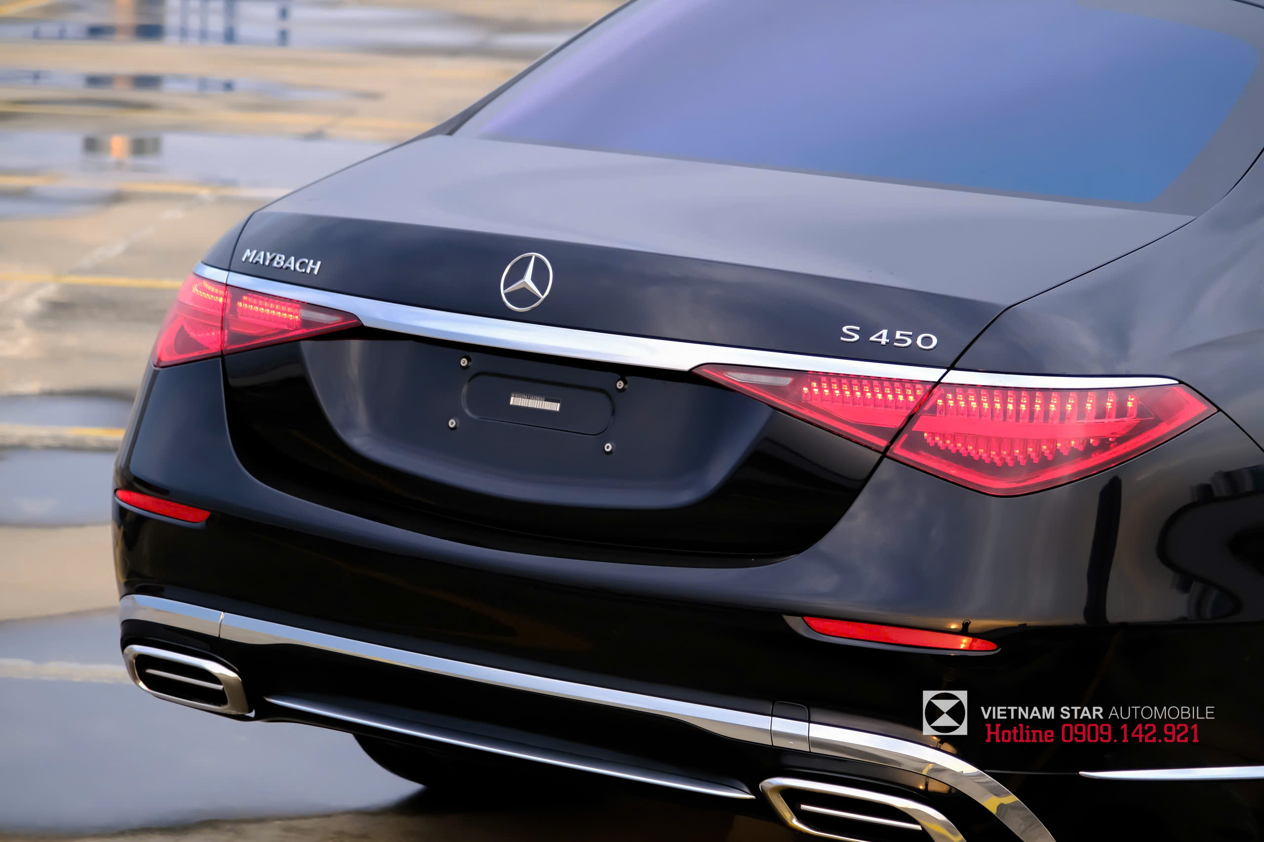 Đuôi xe Maybach S450 2025 với cụm đèn hậu LED mới