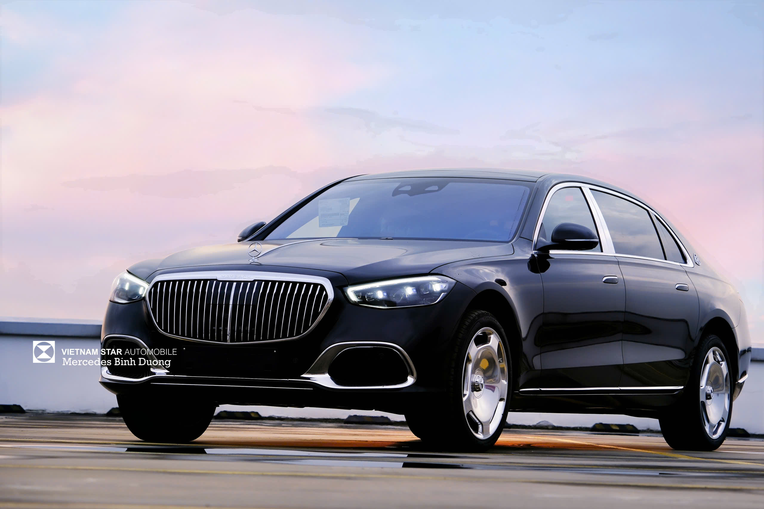 “Ngoại thất Maybach S450 2025 màu đen Obsidian”