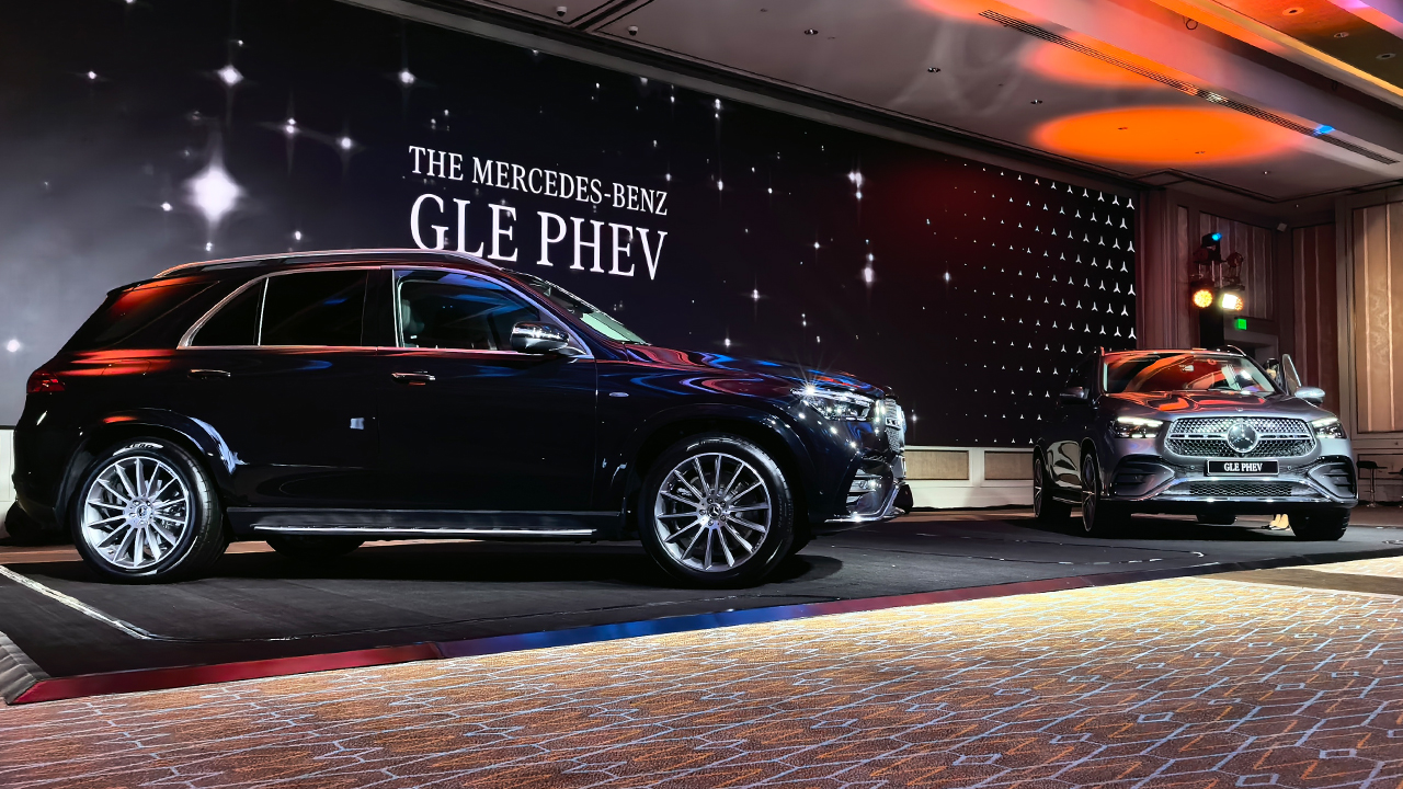 GLE 400e 4MATIC PHEV 13 Ngoại thất Mercedes GLE 400e Plug-in Hybrid mạnh mẽ với lưới tản nhiệt chrome.