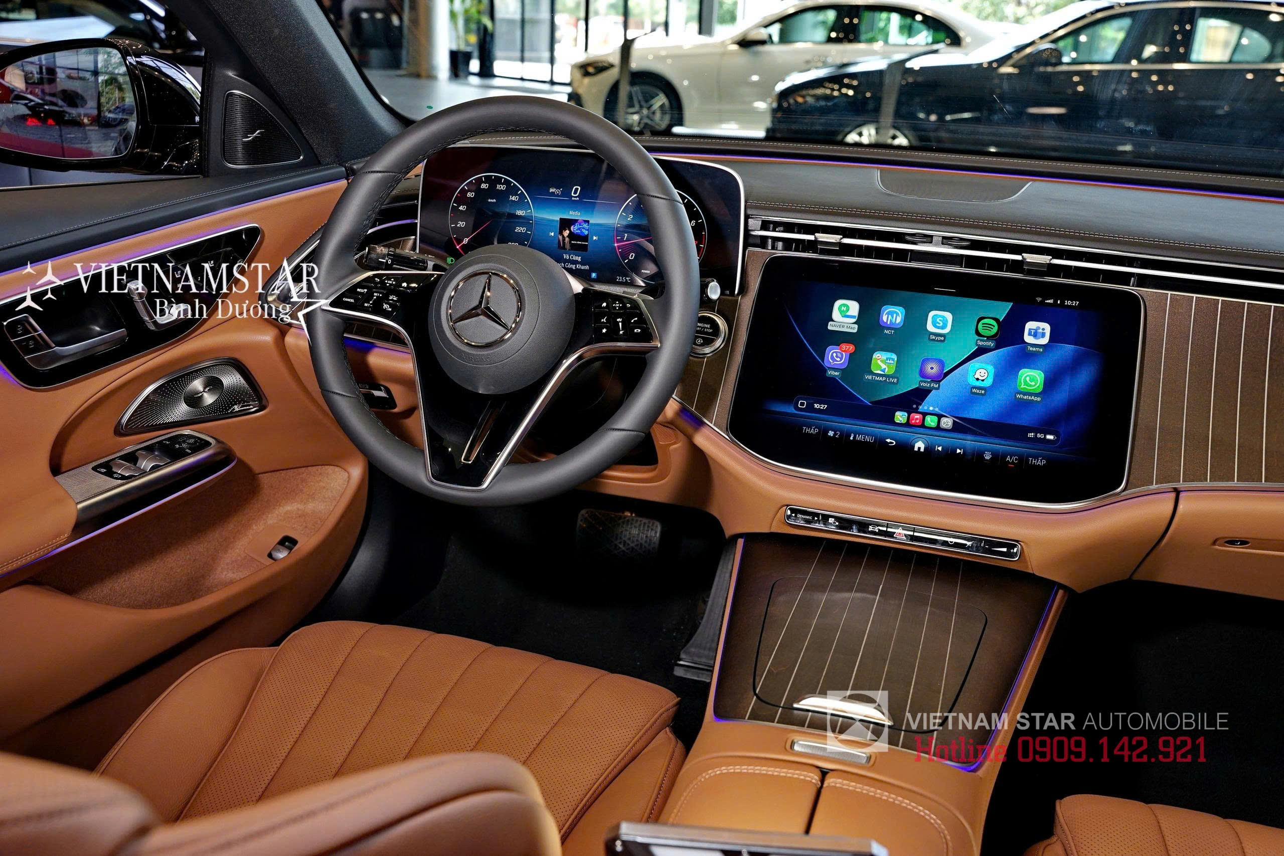 E200 Exclusive All New Màu Trắng Nội Thất Nâu 19 Ghế lái E200 Exclusive da Nâu Tonka/Đen có chức năng thông gió & làm mát.