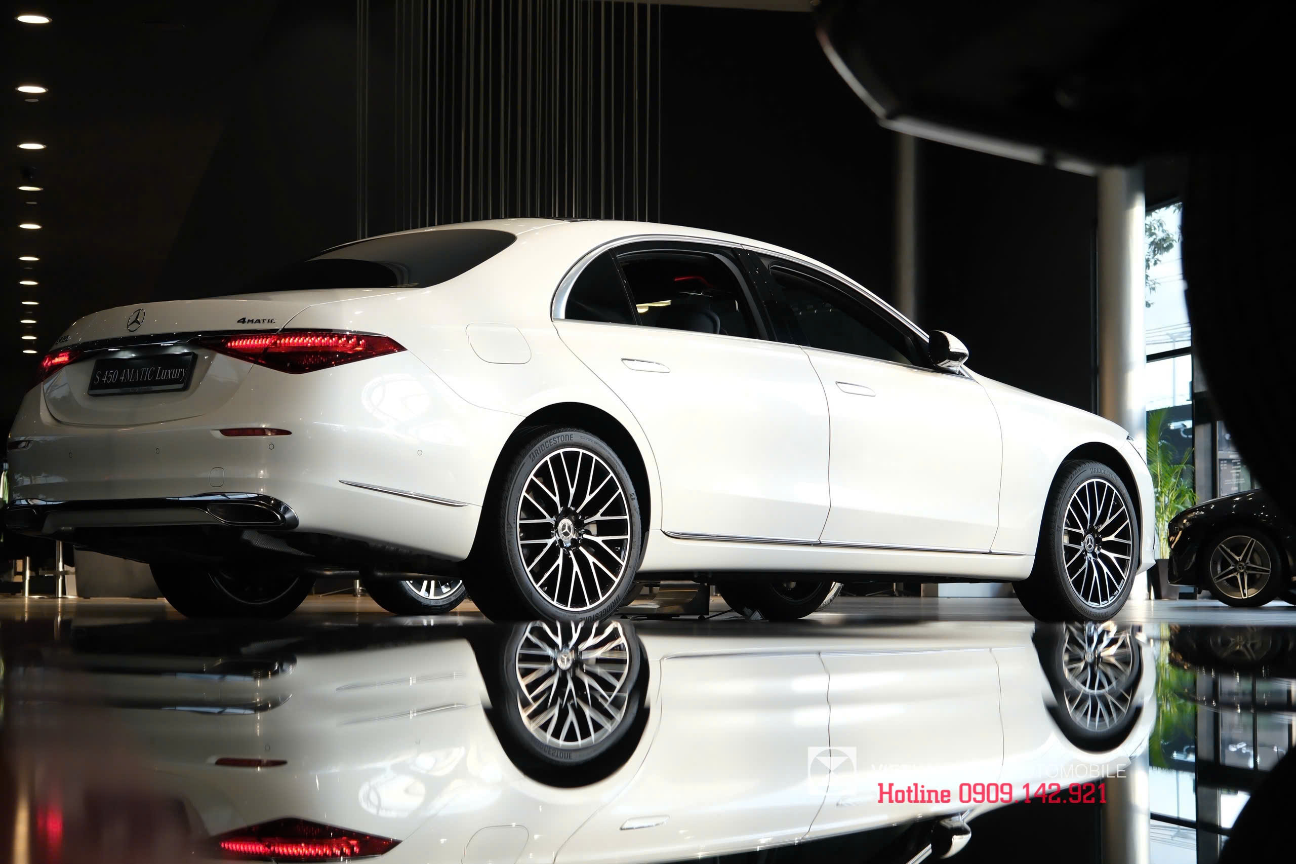 Cụm đèn pha DIGITAL LIGHT thông minh nhất thế giới trên S 450 Luxury.