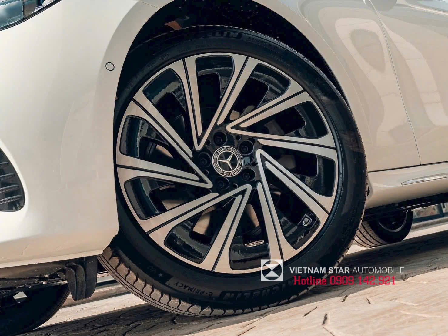 E 200 Exclusive Class All New 2025 16 mâm hợp kim 19-inch 10 chấu thiết kế exclusive của mercedes e 200 2025