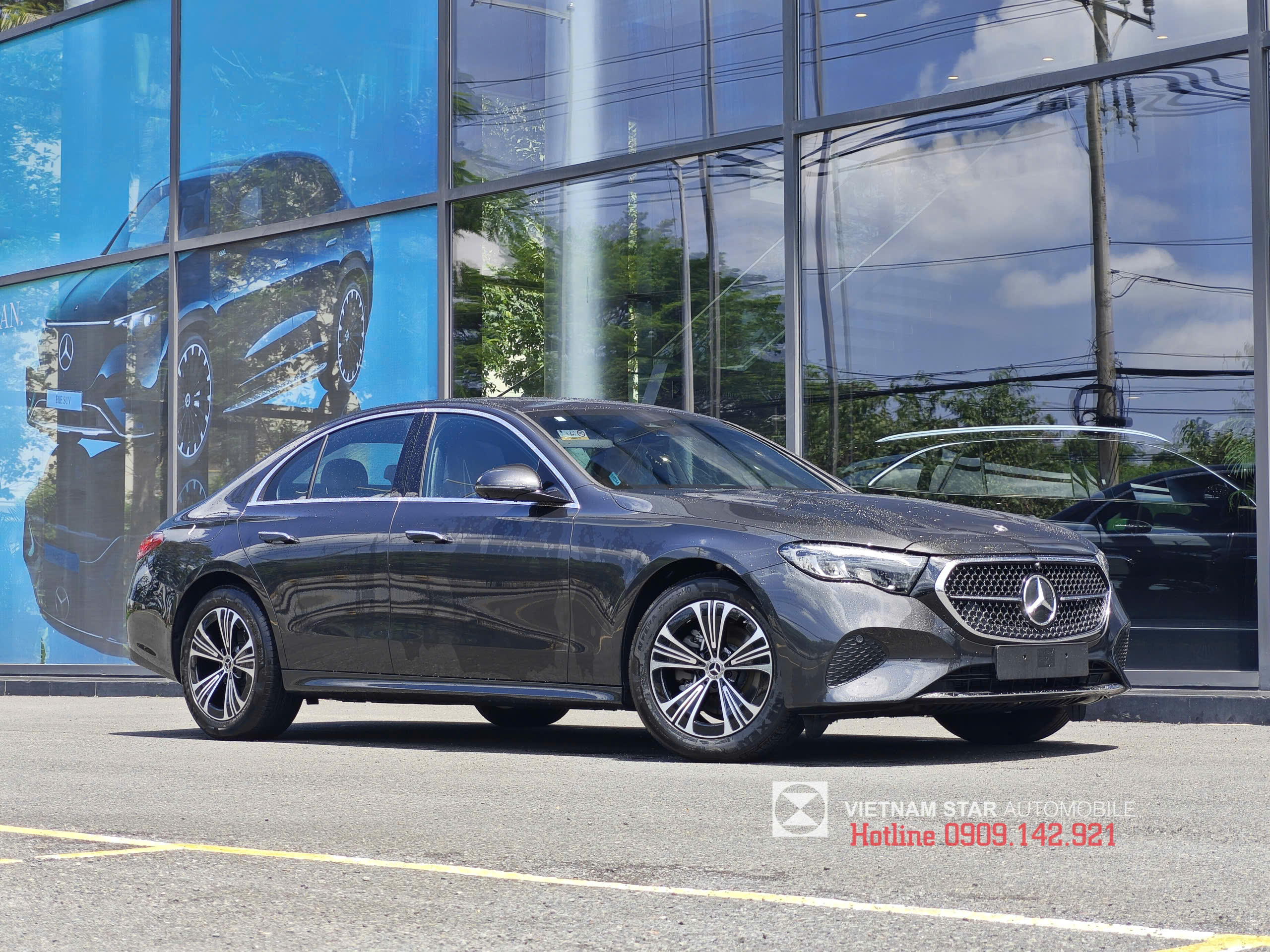 Mercedes-Benz E 200 Avantgarde 9 thiết kế mâm xe hợp kim 5 chấu kép 18 inch của mercedes e200 avantgarde 2025