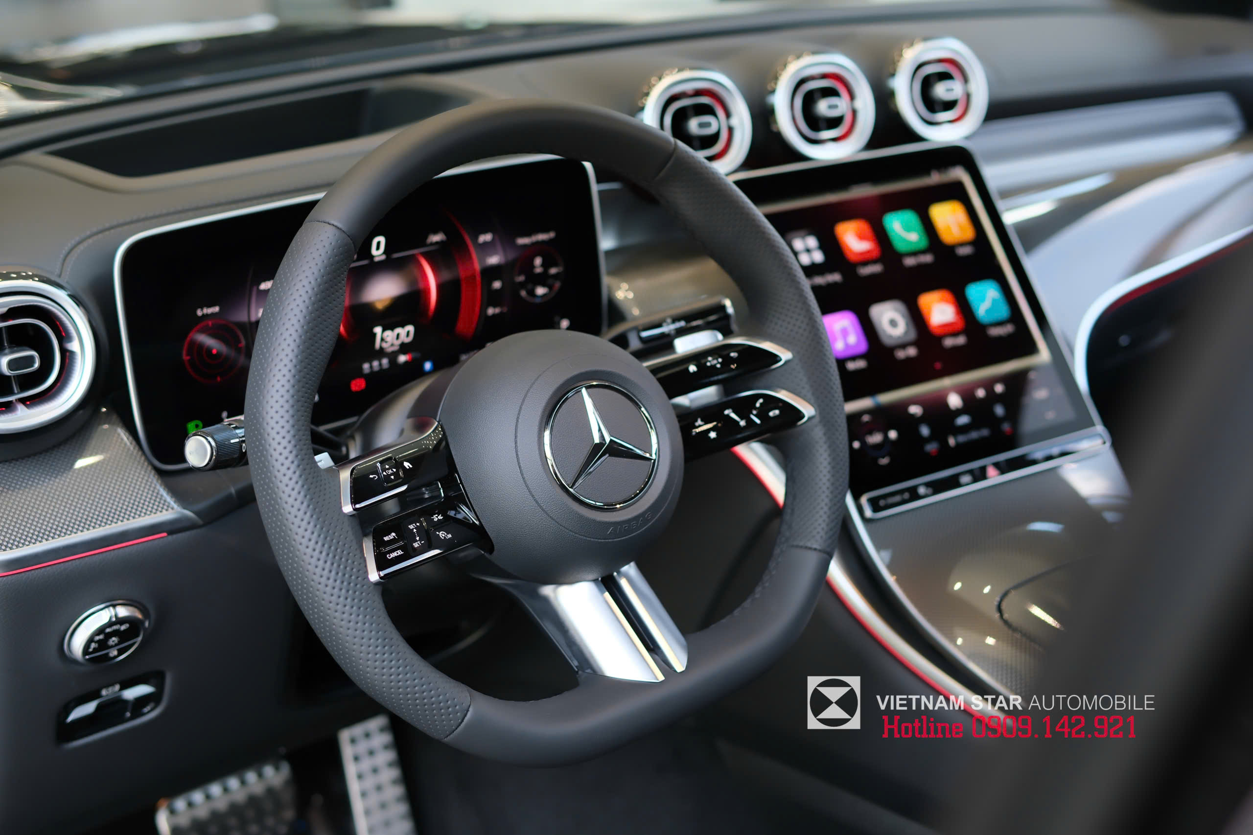 Mercedes-Benz GLC 300 2025 21 vô lăng thể thao 3 chấu bọc da nappa amg và các phím điều khiển cảm ứng