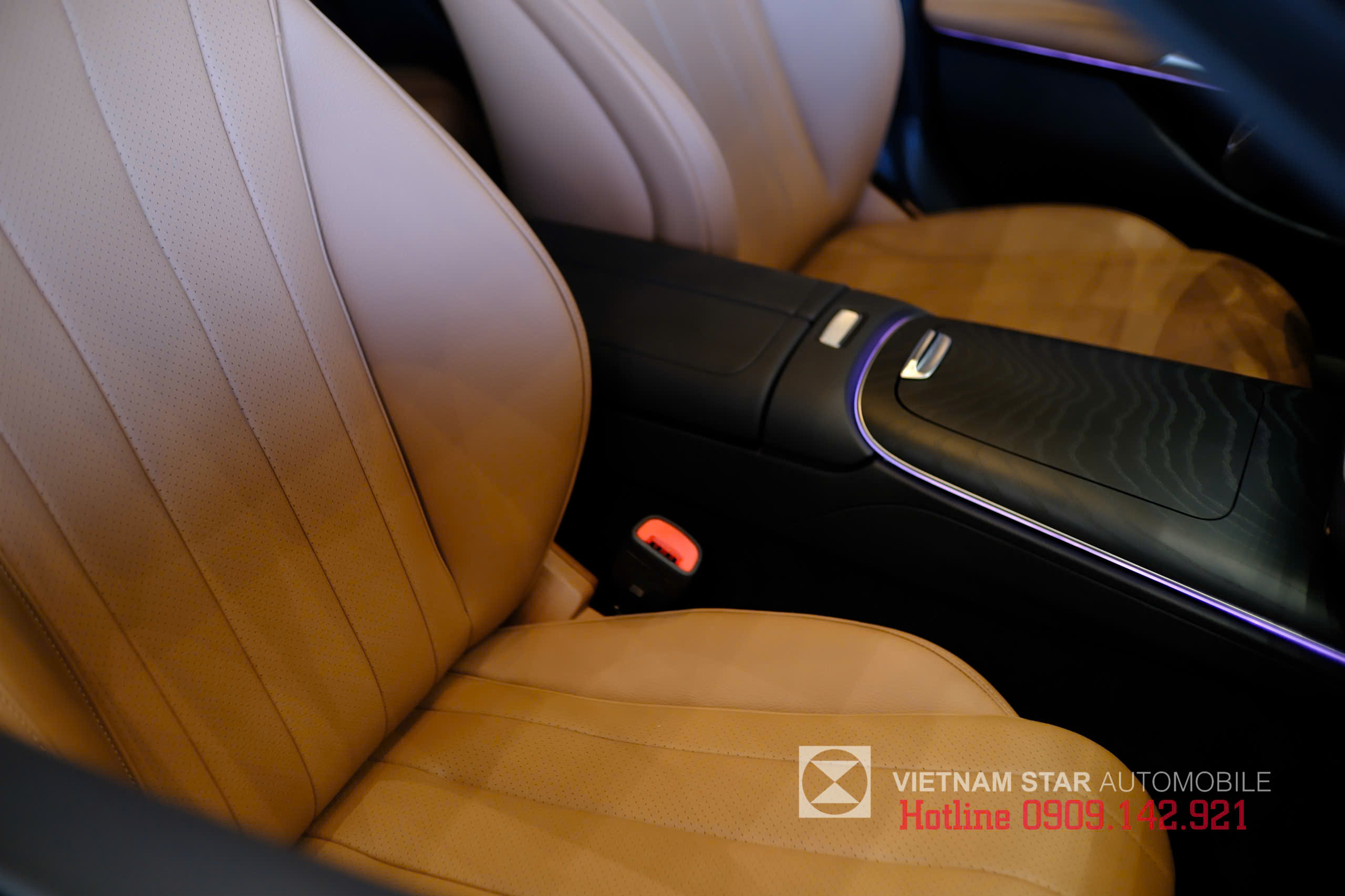 ghế bọc da ARTICO và sợi microfiber DINAMICA trên e200 avantgarde