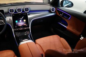 C 200 Avantgarde 4 Ốp trang trí nội thất bằng Vân sợi kim loại (Metal Structure) hoặc Gỗ Open-pore.