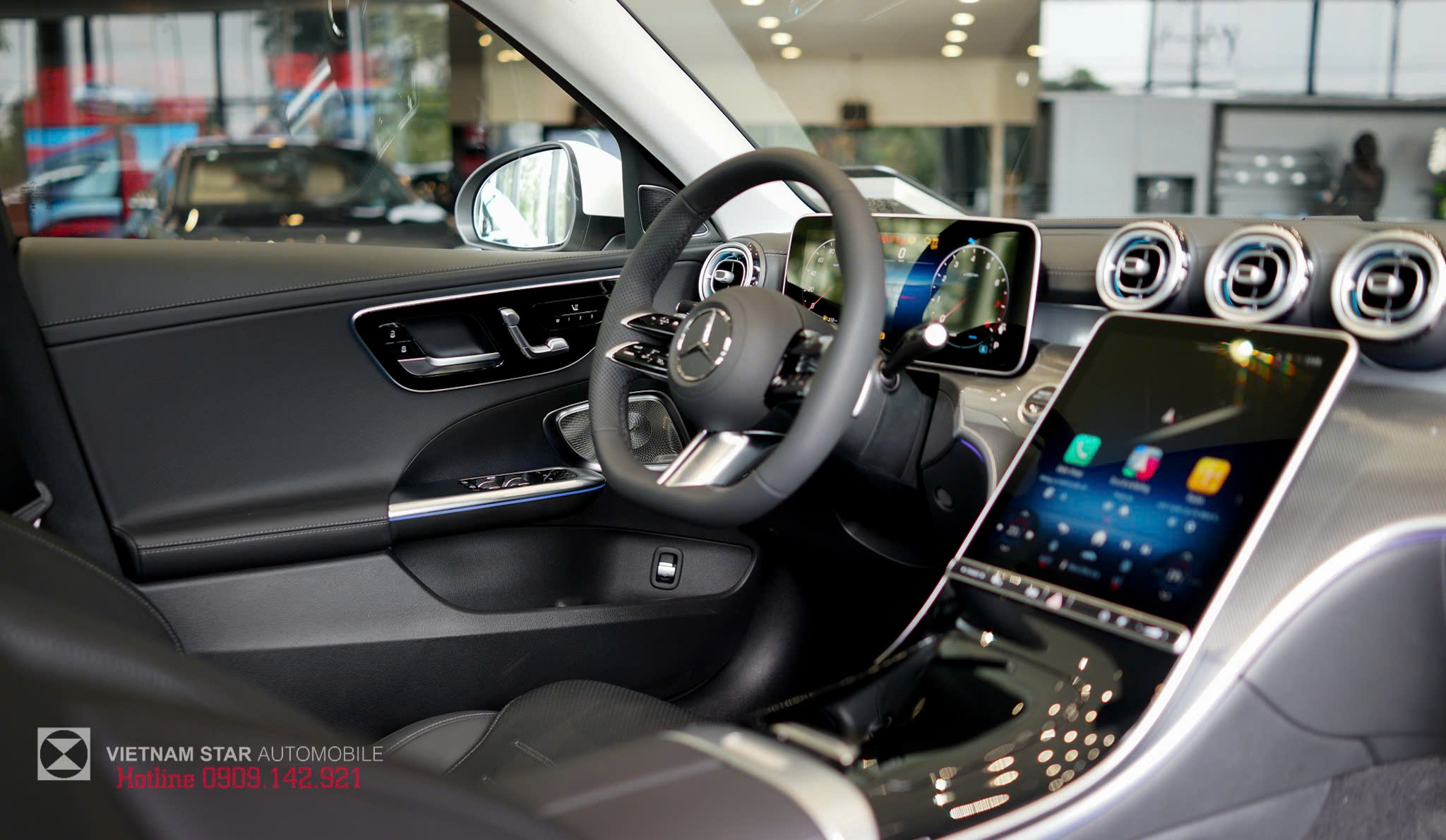 Mercedes-Benz C 300 AMG 16 Ghế thể thao AMG phía trước với khả năng chỉnh điện và nhớ 3 vị trí.