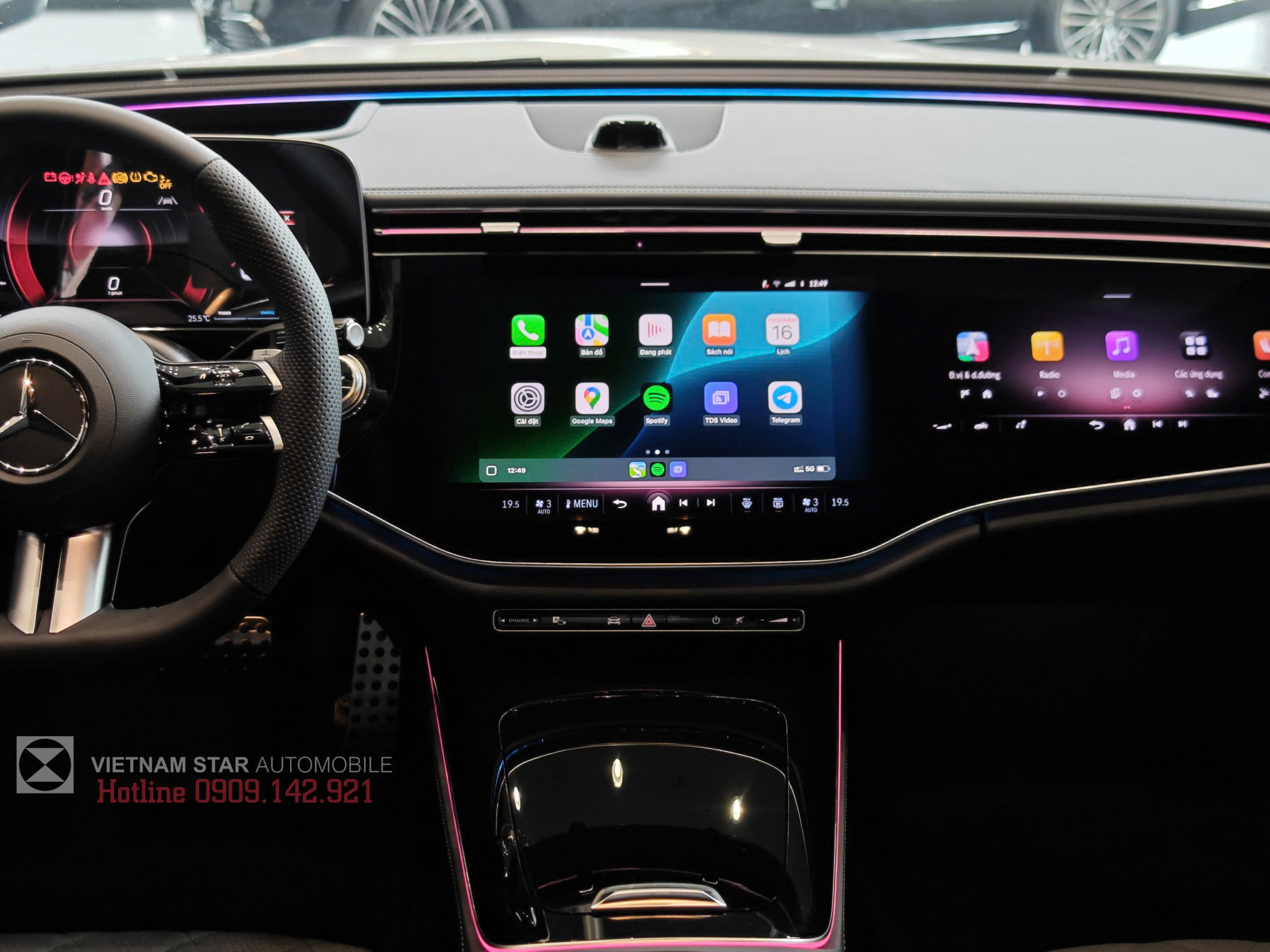 màn hình giải trí cho hành khách phía trước và camera selfie tích hợp trên e300 2025