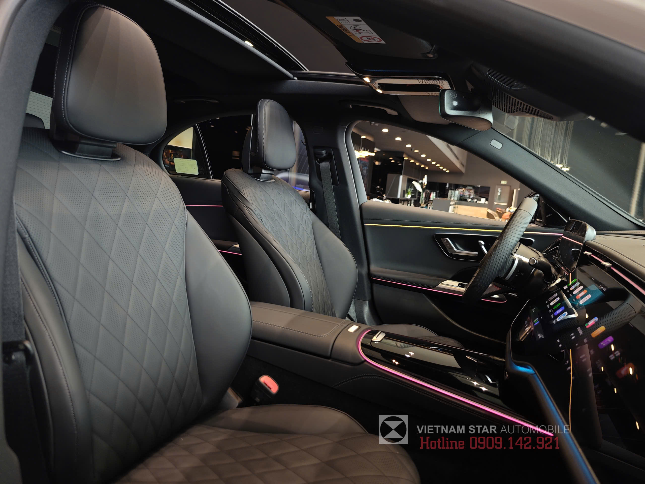 E 300 AMG 2025 "All New" 19 ghế bọc da Nappa cao cấp màu nâu với các đường chỉ may tinh tế trong mercedes e300 amg 2025