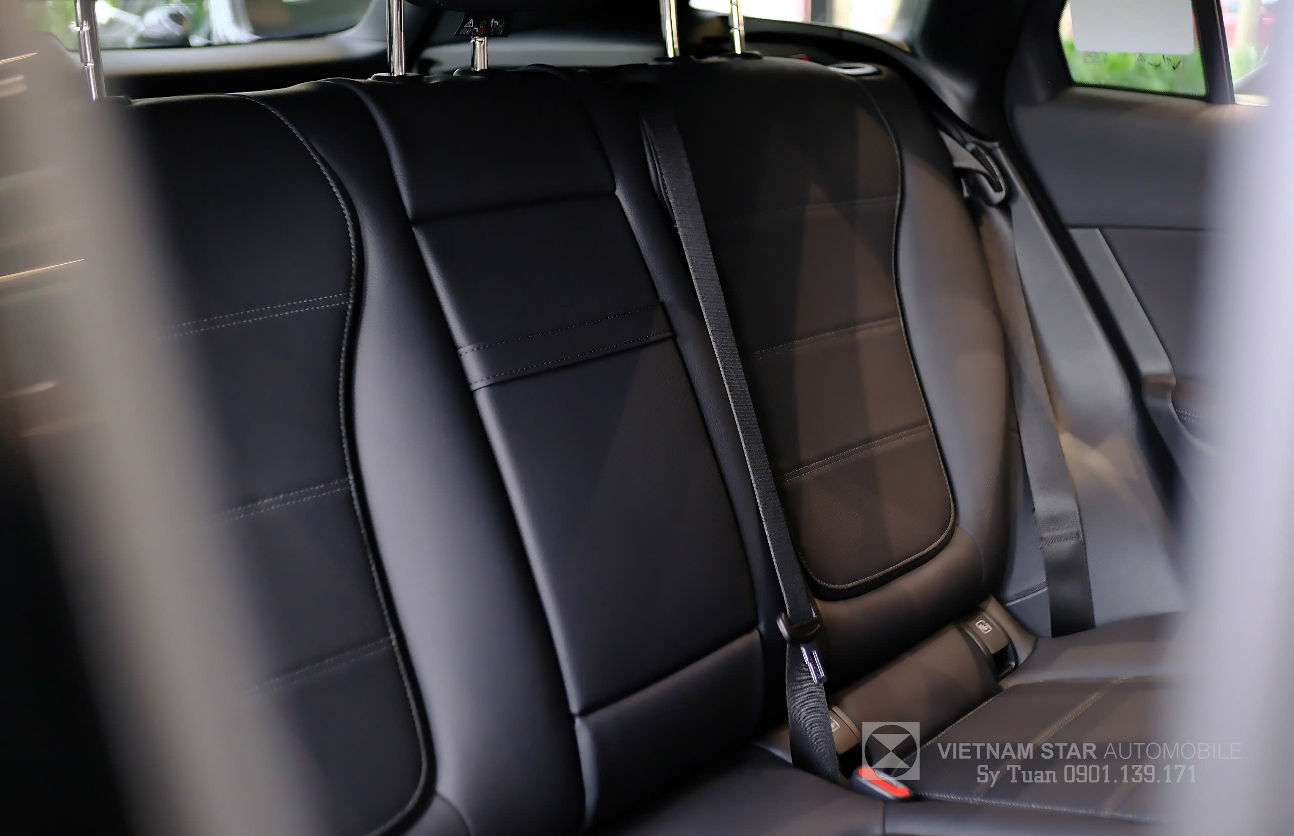 GLC 200 4Matic 2025 26 Nội thất GLC 200 4MATIC màu Đen, phù hợp với phong cách trẻ trung, năng động.