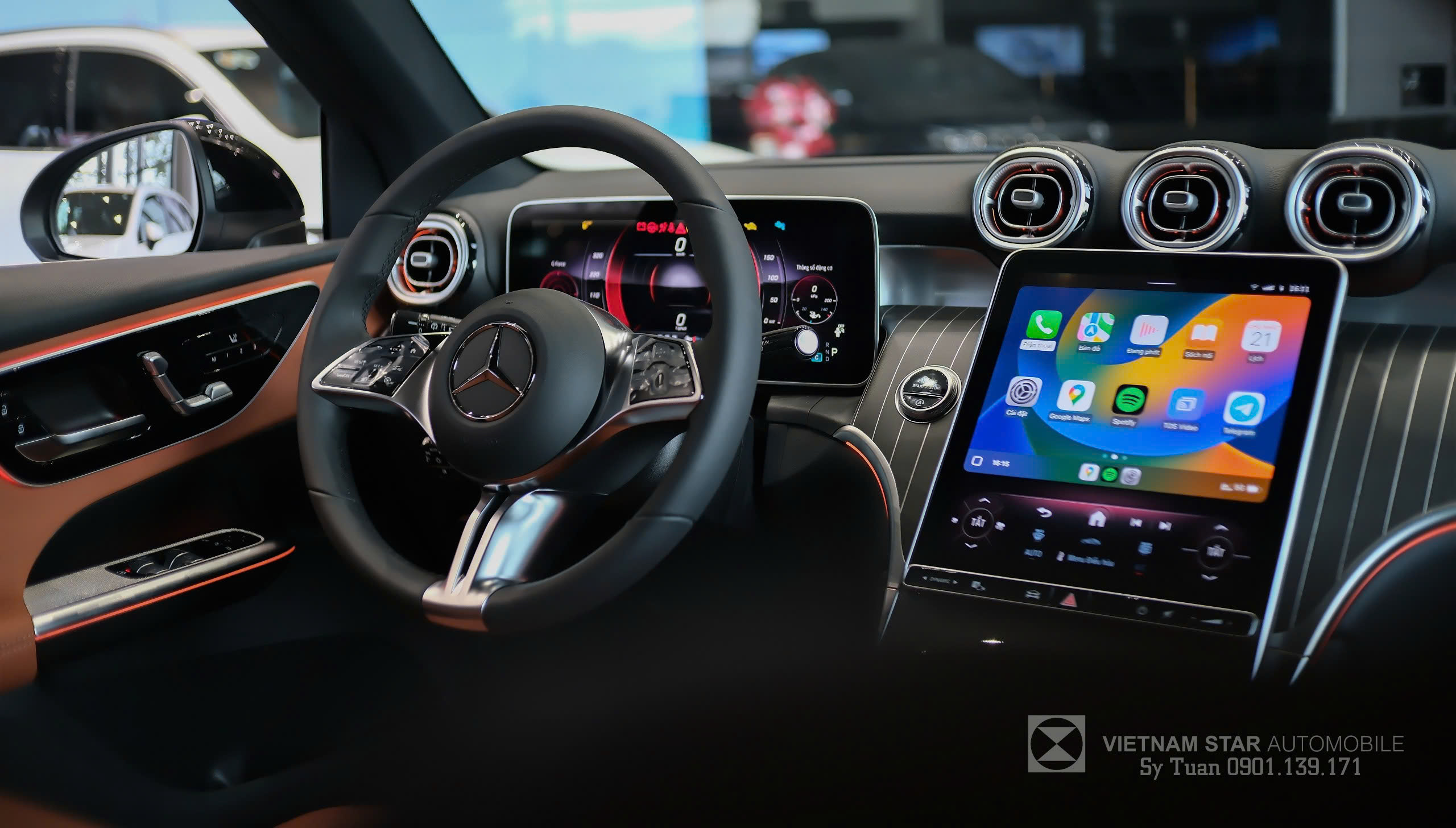 GLC 200 4Matic 2025 27 Màn hình kỹ thuật số 12.3 inch sau vô lăng trong cabin màu Đen.