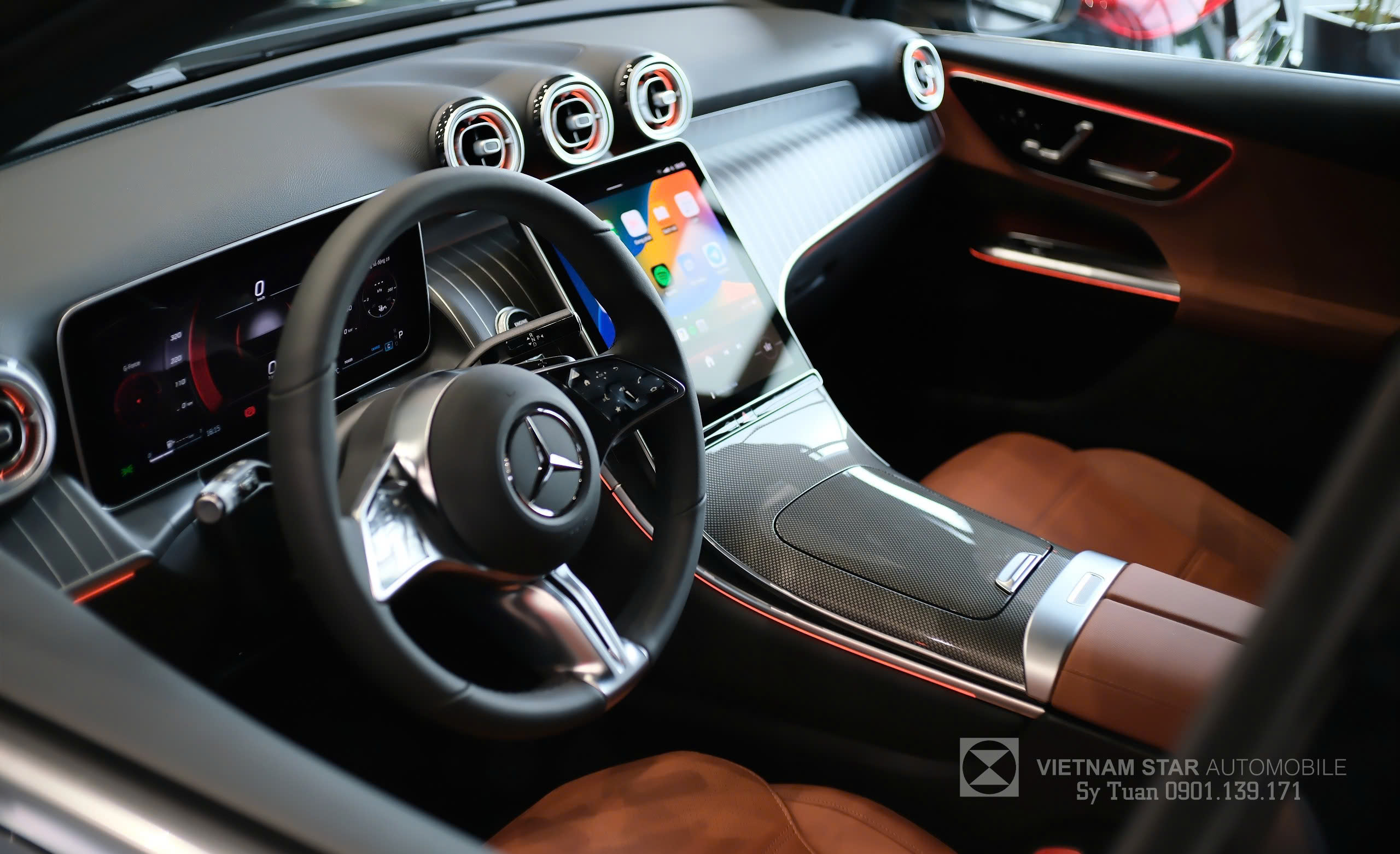 GLC 200 4Matic 2025 19 Vô lăng bọc da đa chức năng trong không gian nội thất GLC 200 4MATIC màu Nâu.