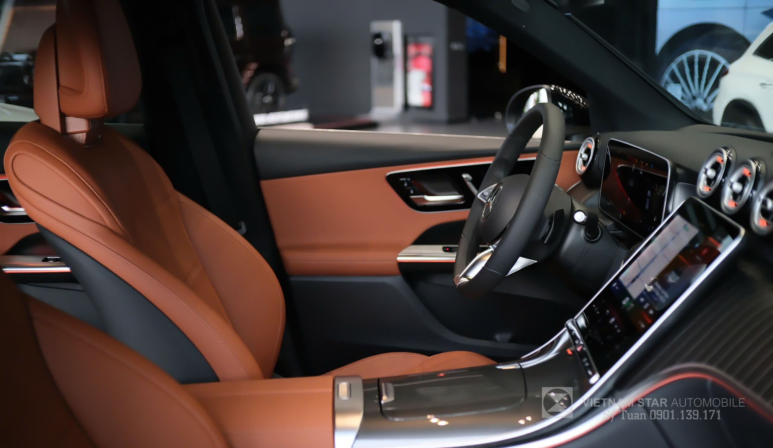 GLC 200 4Matic 2025 16 Khoang nội thất Nâu Sienna (hoặc Saddle) bọc Da Artico trên GLC 200 4MATIC.