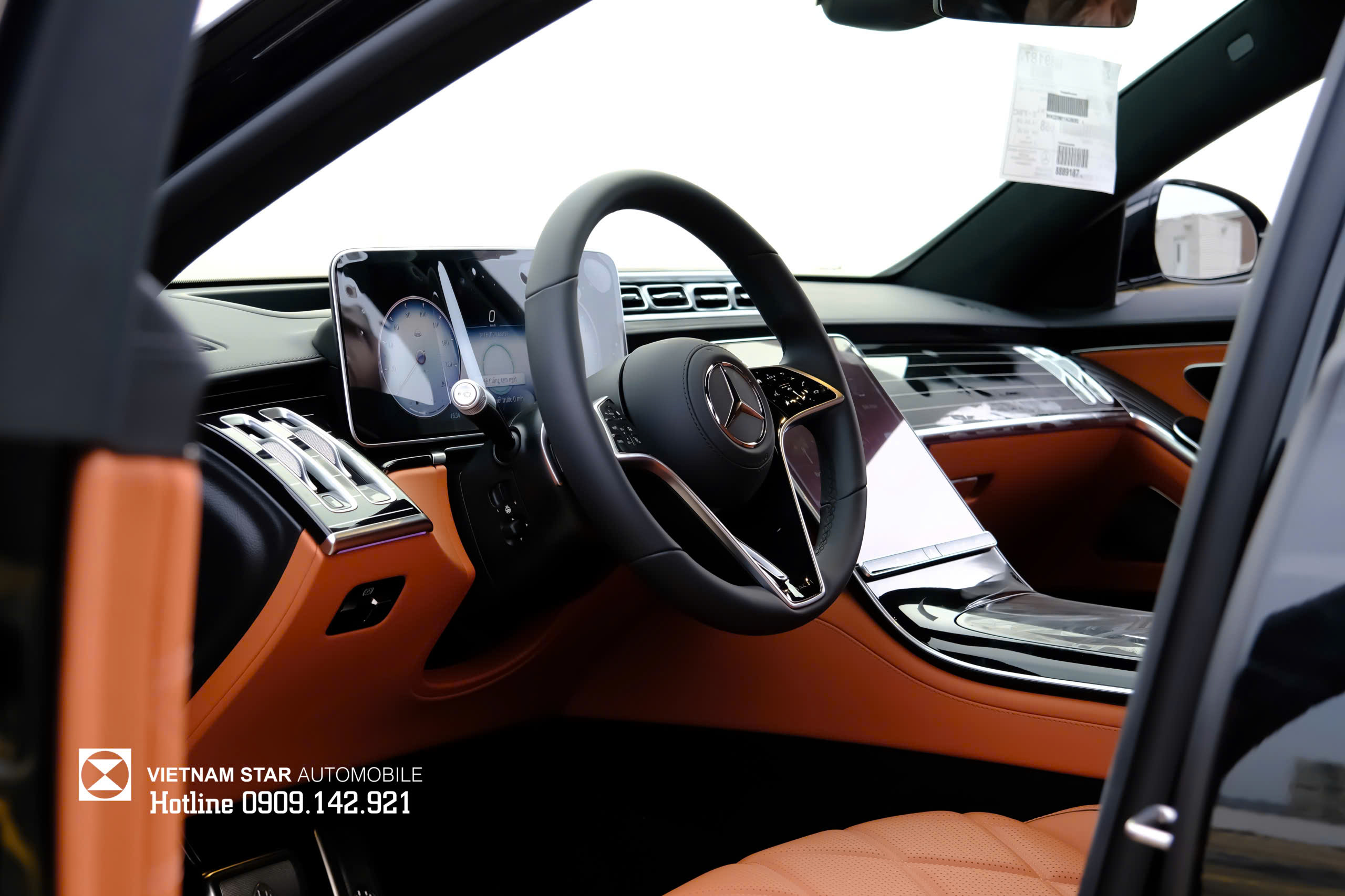 Táp-lô kỹ thuật số hiện đại trên Mercedes-Maybach S450