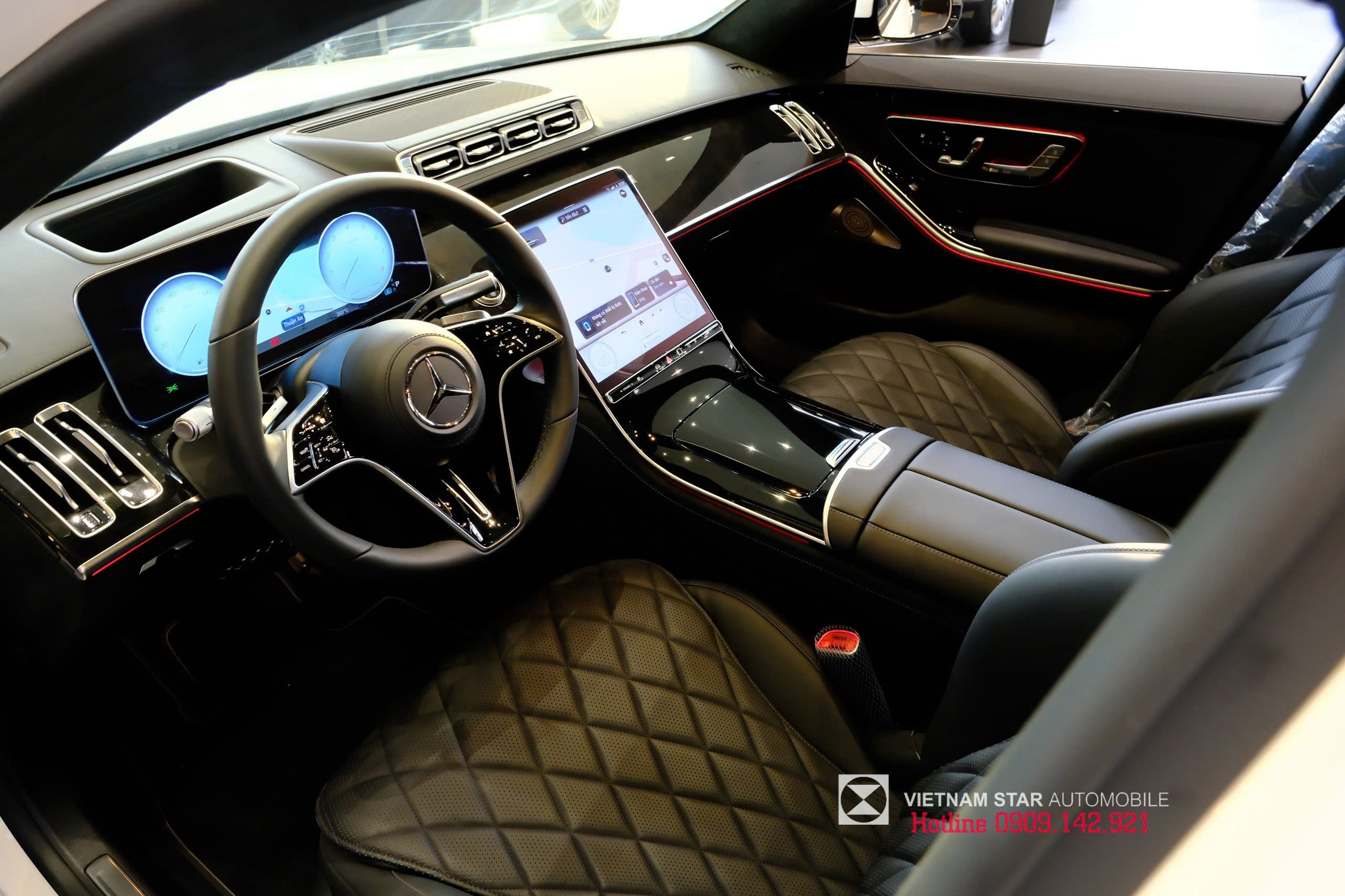 Nội thất da Nappa và gỗ Designo trên Mercedes S 450 Luxury 2025.