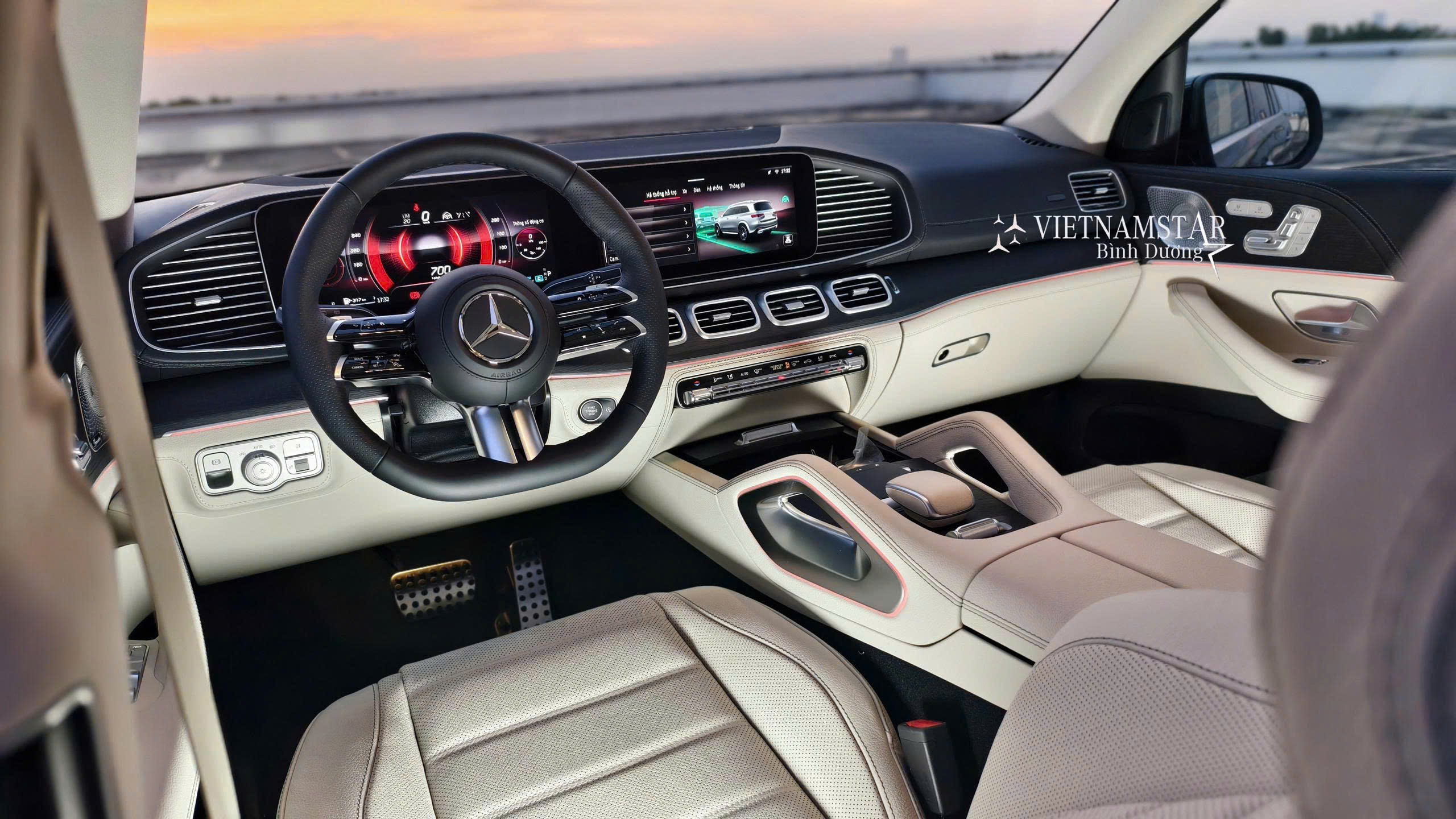 Toàn cảnh khoang nội thất Mercedes GLS 450 màu Be Macchiato