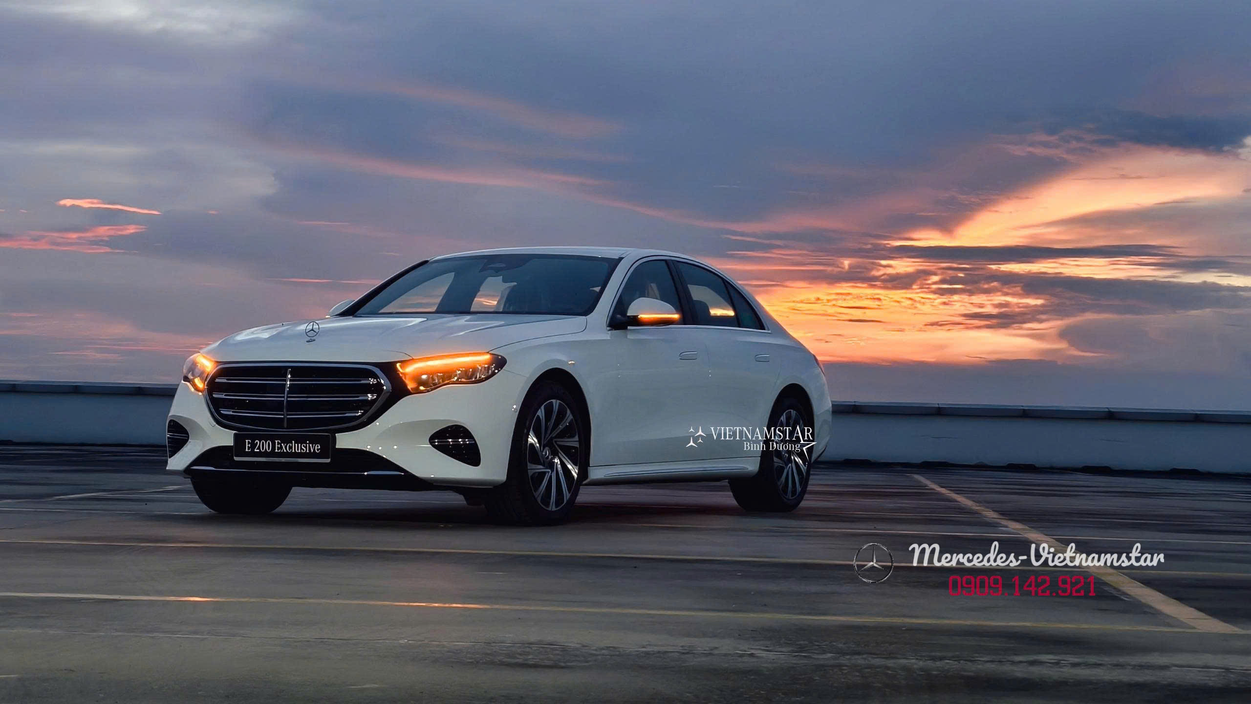 E200 Exclusive All New Màu Trắng Nội Thất Nâu 14 Toàn cảnh E200 Exclusive màu trắng dưới hoàng hôn